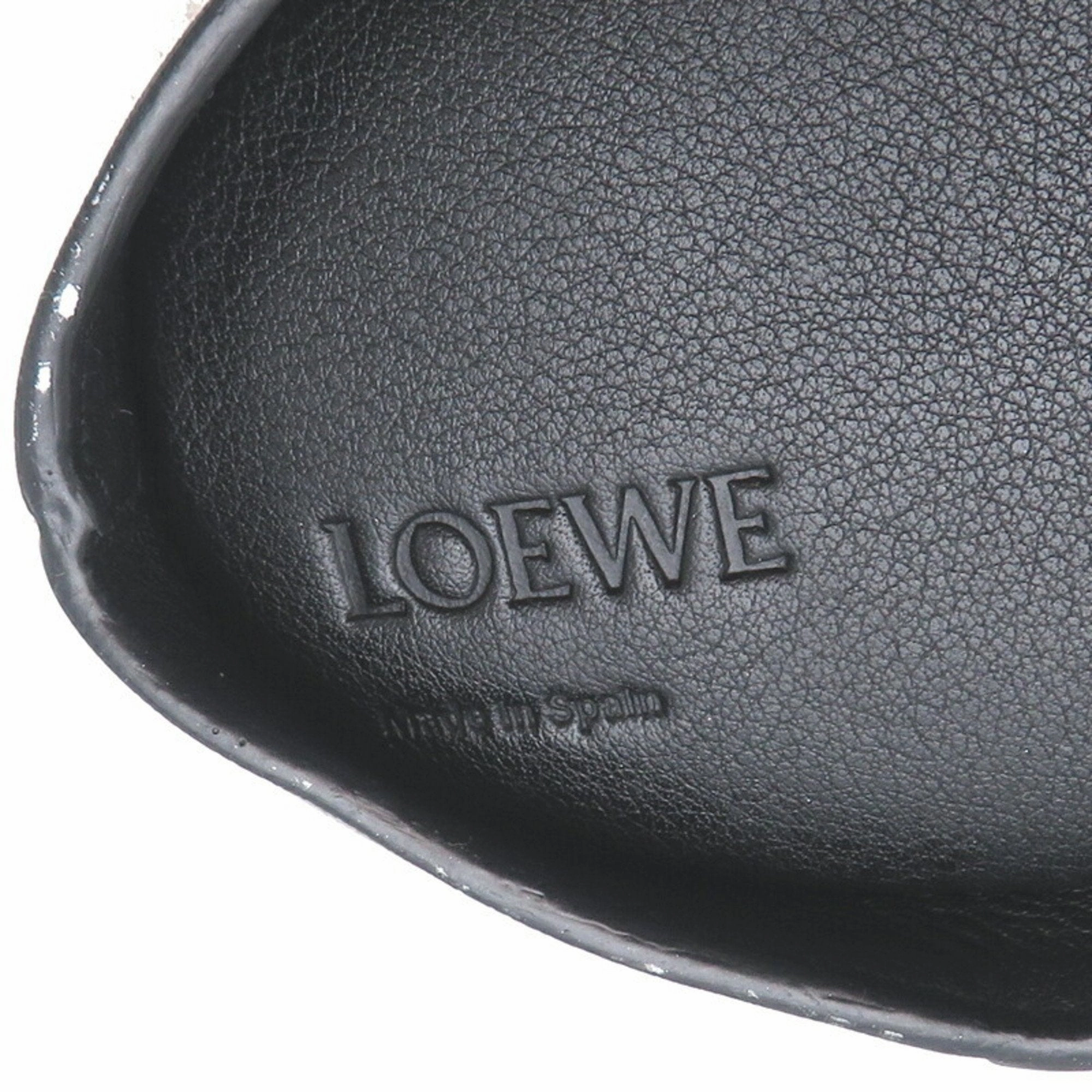 Loewe  Leather Shoulder Bag (Pre-Owned)