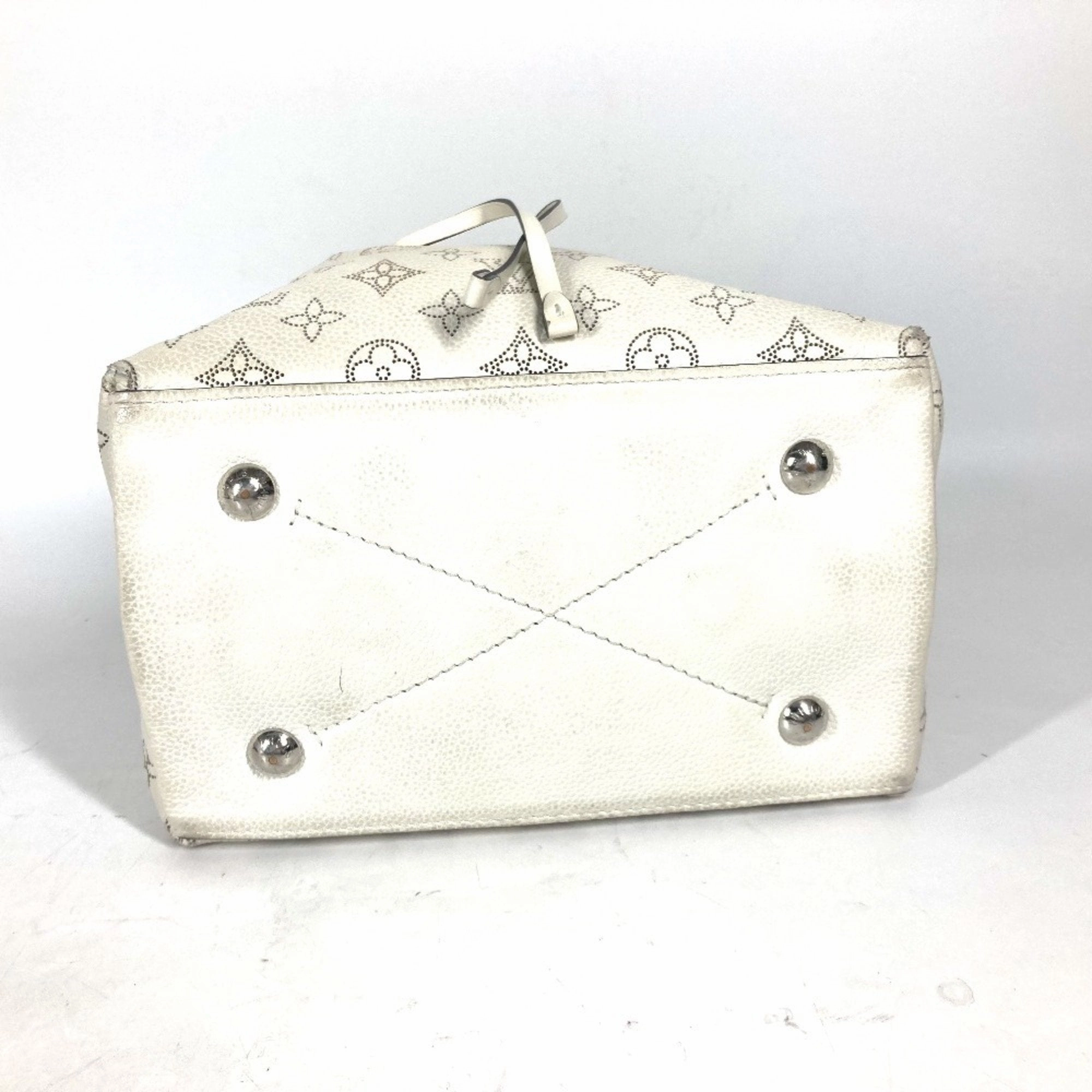 Louis Vuitton Blanc Mahina Leather Handbag Shoulder Bag (Pre-Owned)