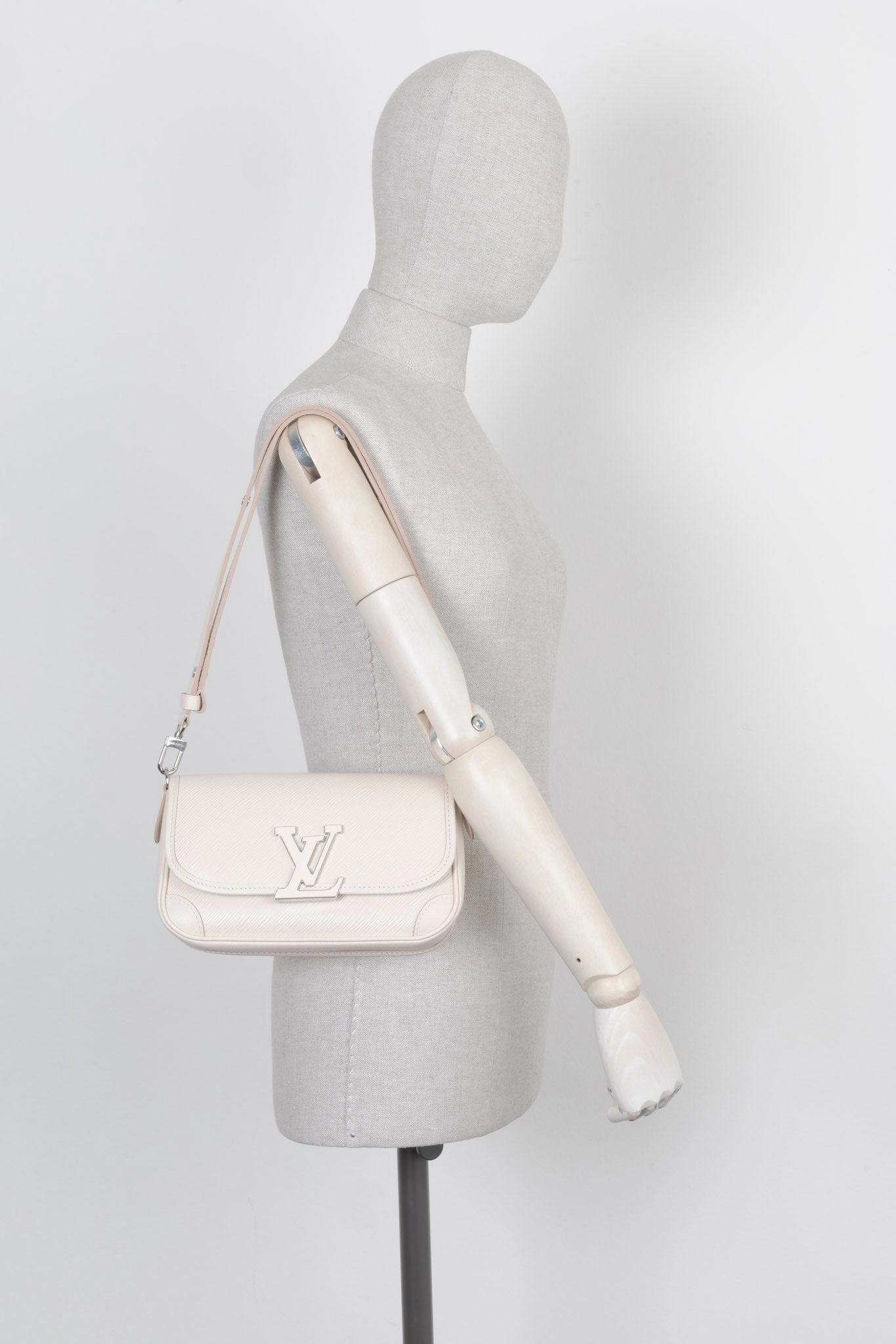 LOUIS VUITTON Buci Crossbody Bag Epi Quarz