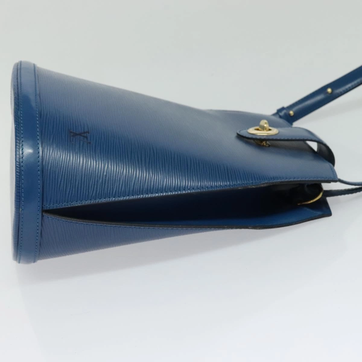 Louis Vuitton Cluny Leather Shoulder Bag (Pre-Owned)