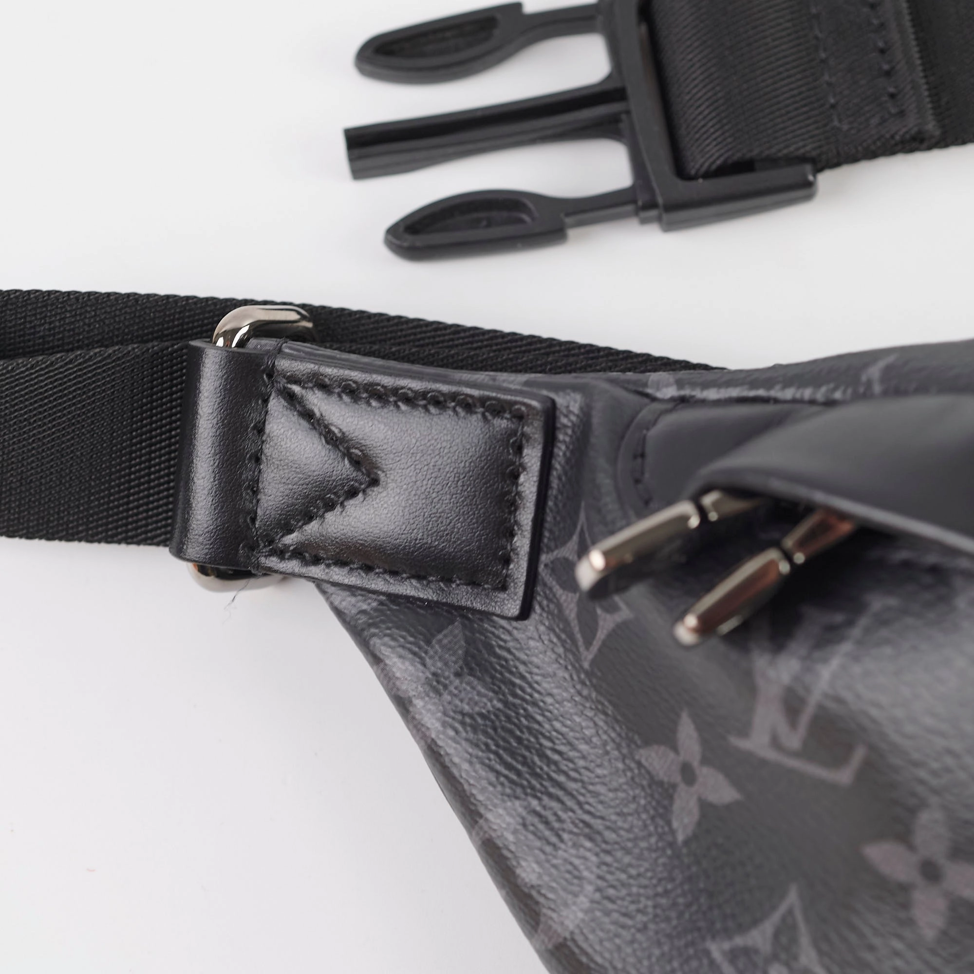 Louis Vuitton Discovery Bumbag PM Monogram Eclipse
