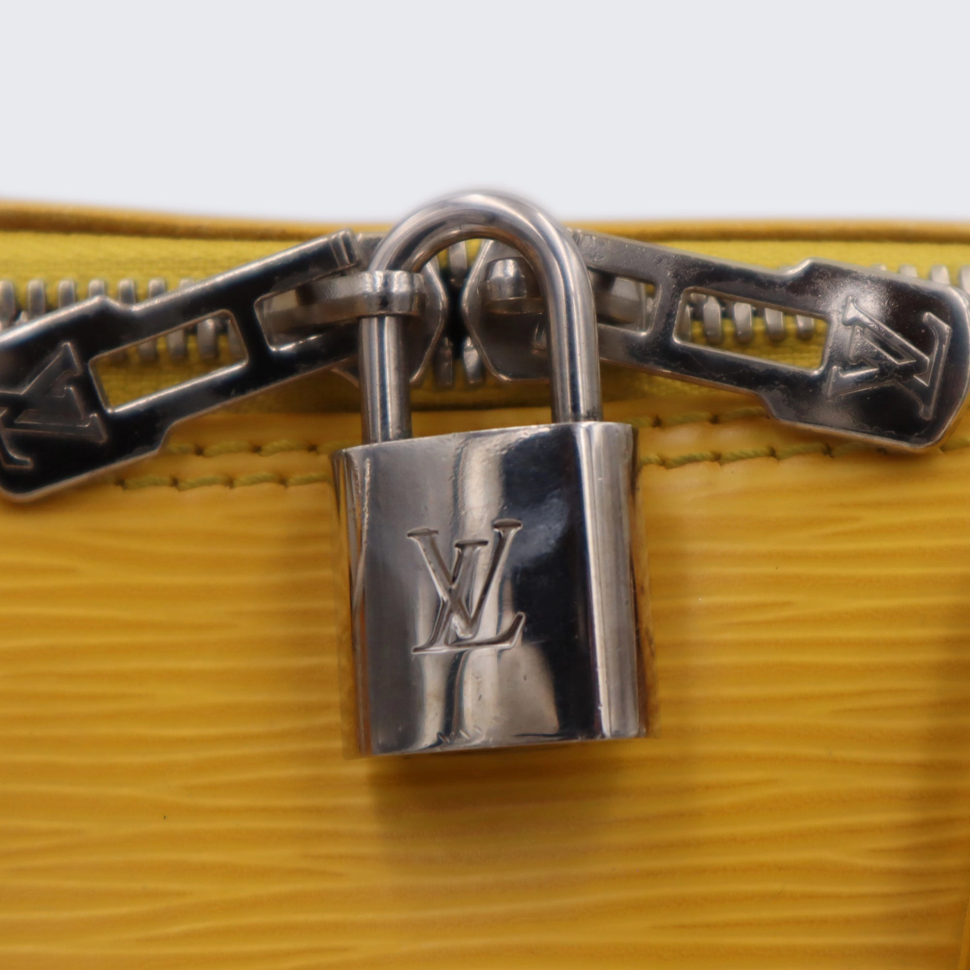 Louis Vuitton Epi Alma PM Shoulder Bag FL2183