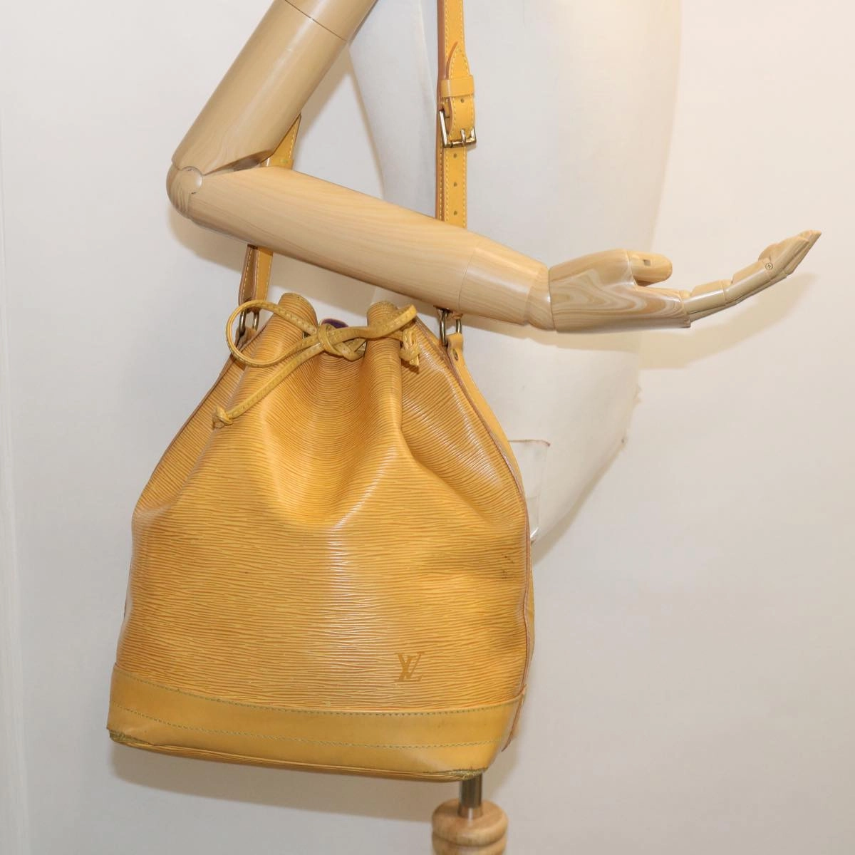 LOUIS VUITTON Epi Petit Noe Shoulder Bag Yellow M44109 LV bs2042