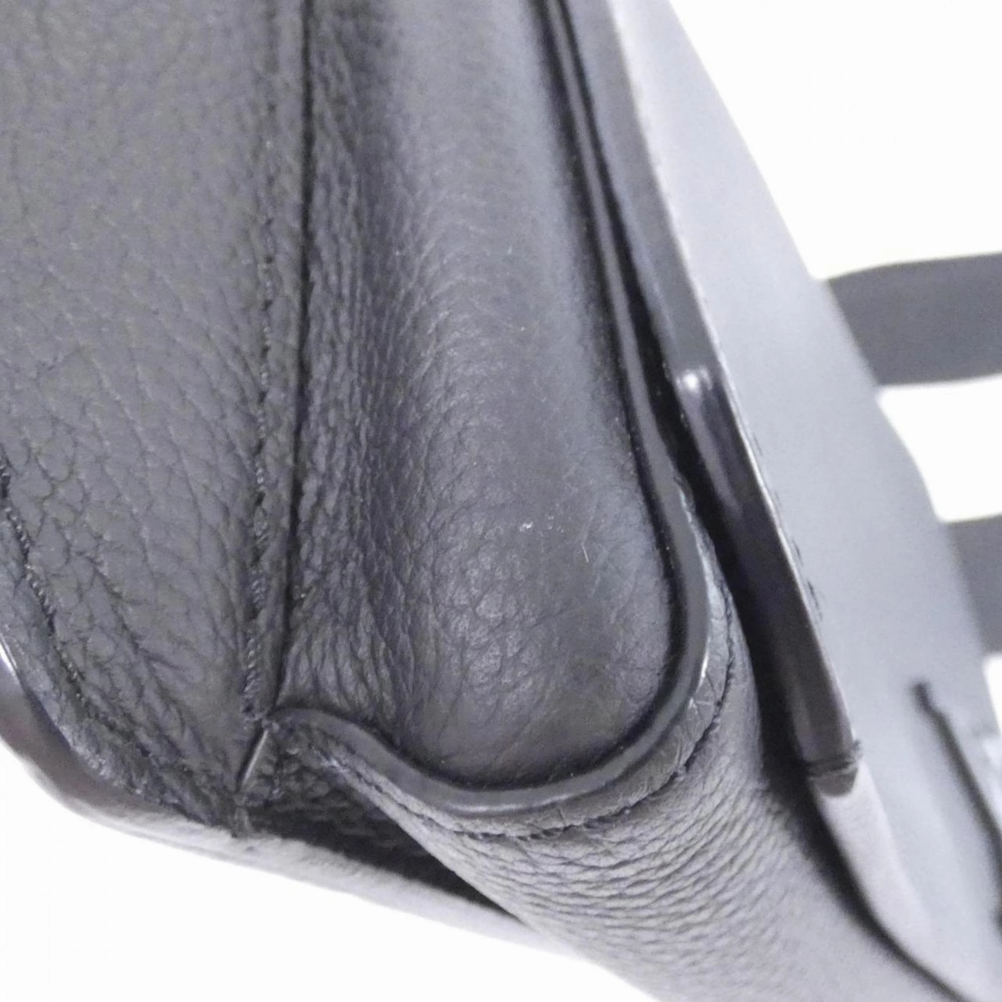 Louis Vuitton Leather Shoulder Bag (Pre-Owned)