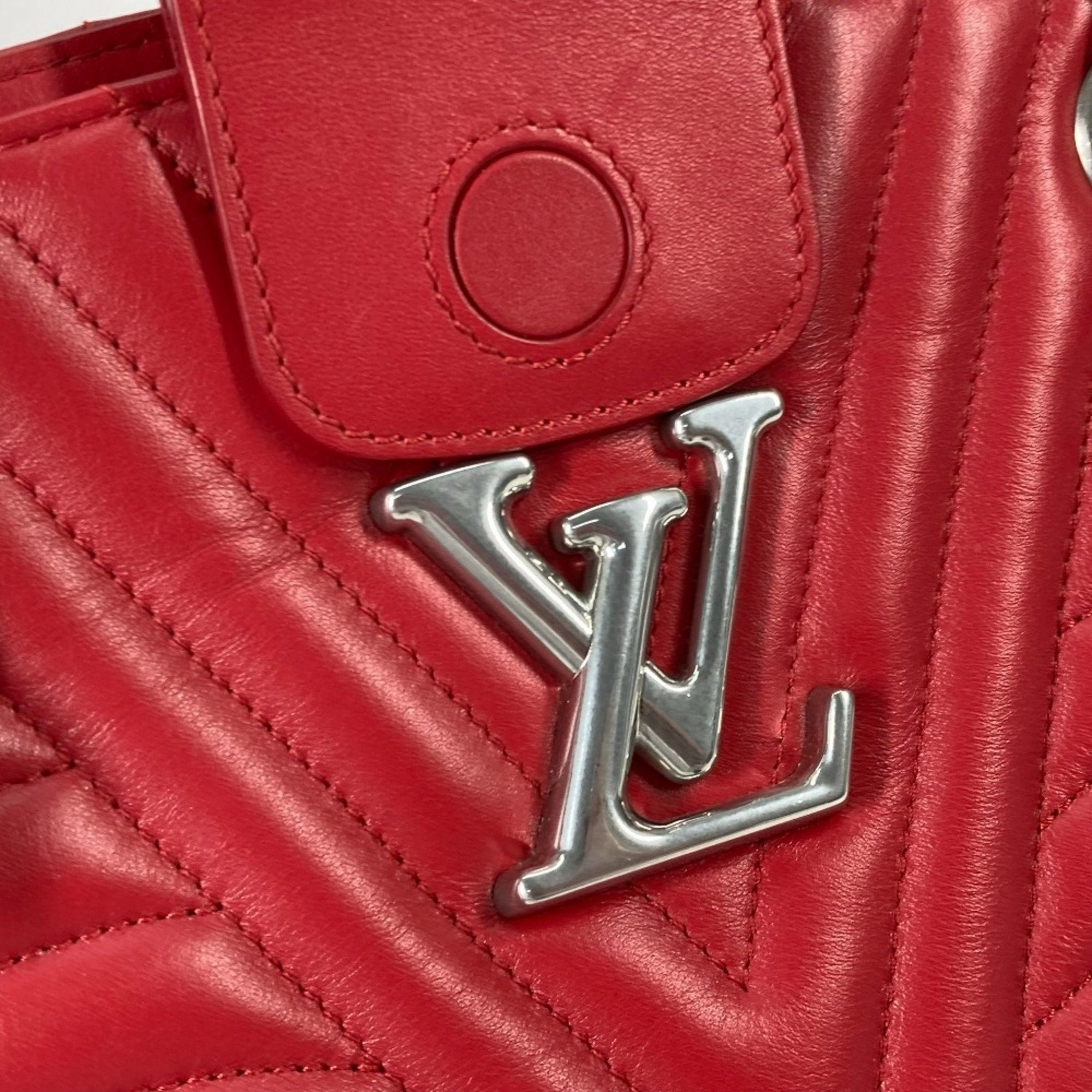 Louis Vuitton Leather Shoulder Bag (Pre-Owned)