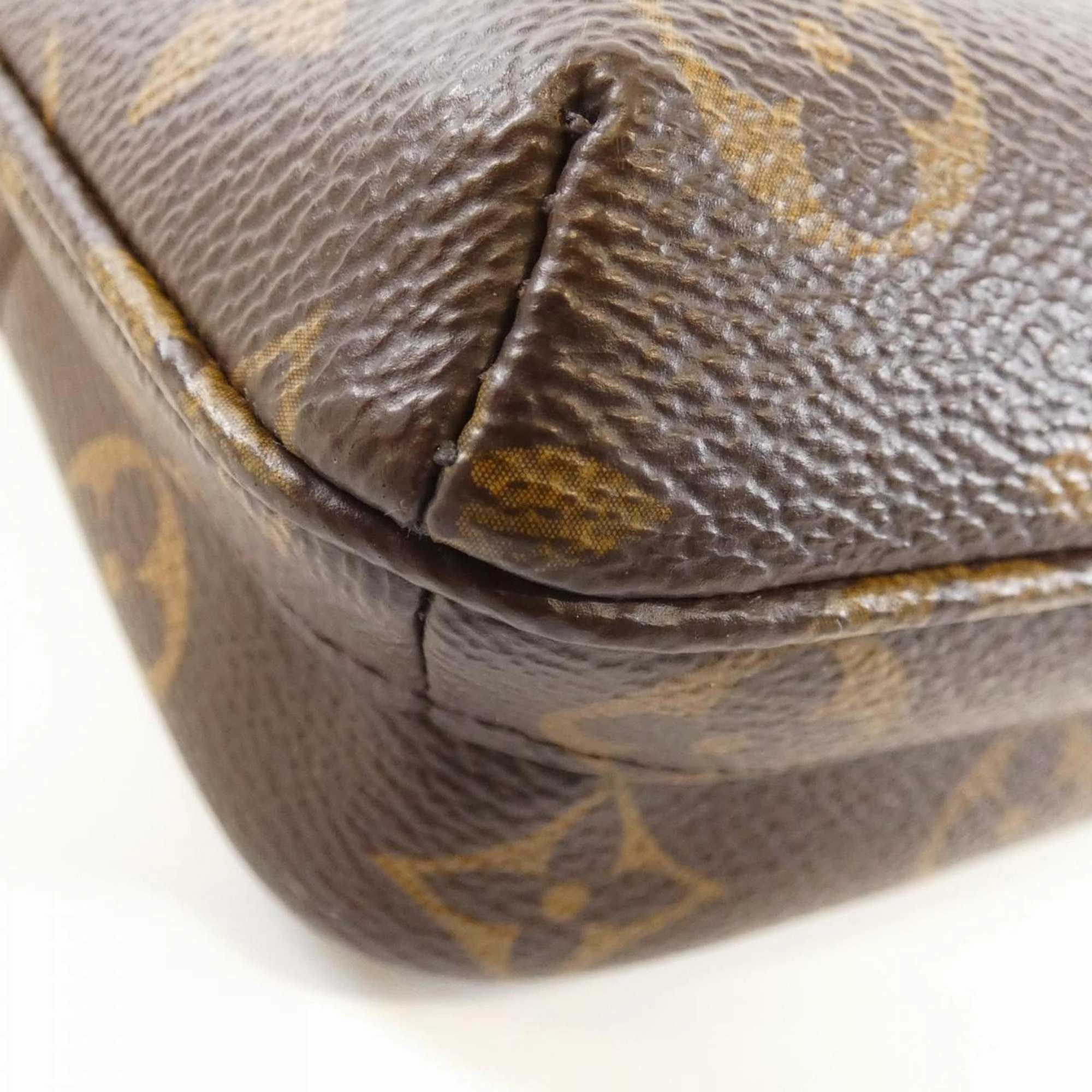 Louis Vuitton Marron Coated Canvas Shoulder Bag (Pre-Owned)