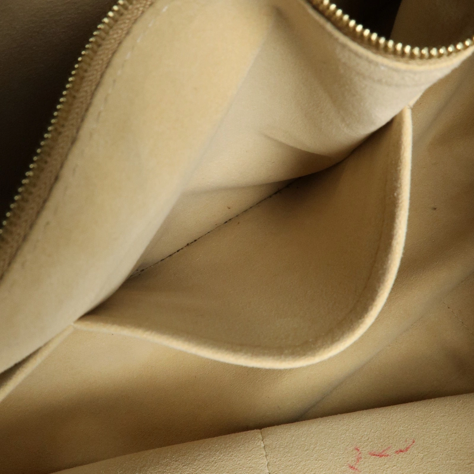 Louis Vuitton Monogram Artsy MM Shoulder Bag Brown M40249