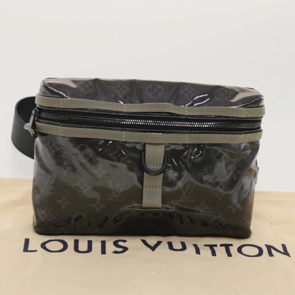 LOUIS VUITTON Monogram Eclipse Glaze Messenger PM Shoulder Bag M52218 40800