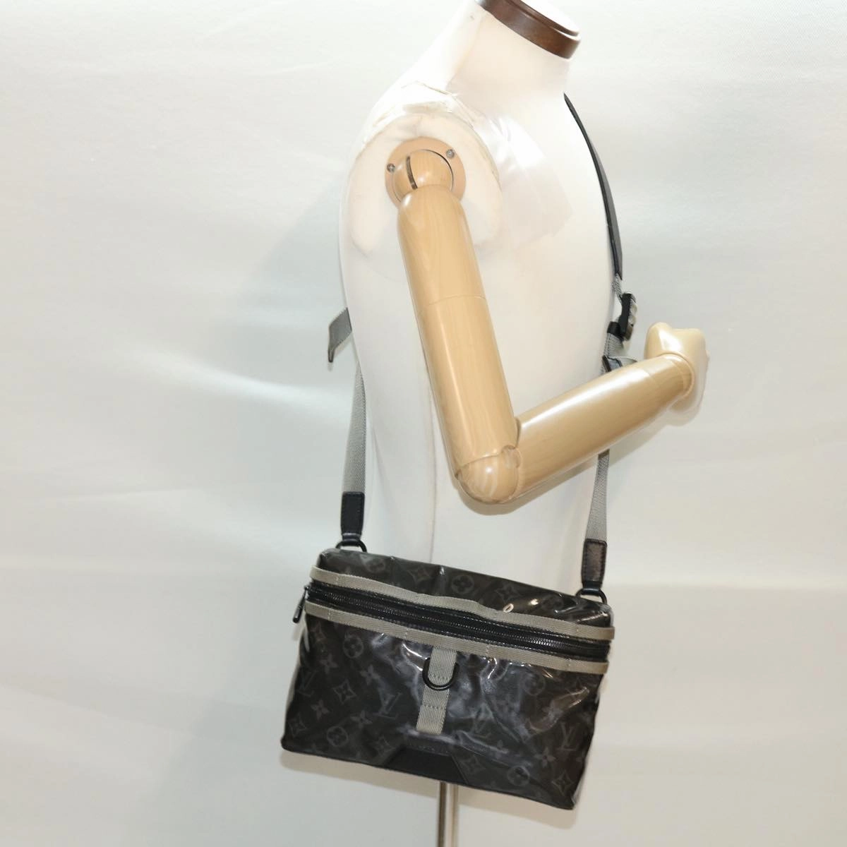 LOUIS VUITTON Monogram Eclipse Glaze Messenger PM Shoulder Bag M52218 40800