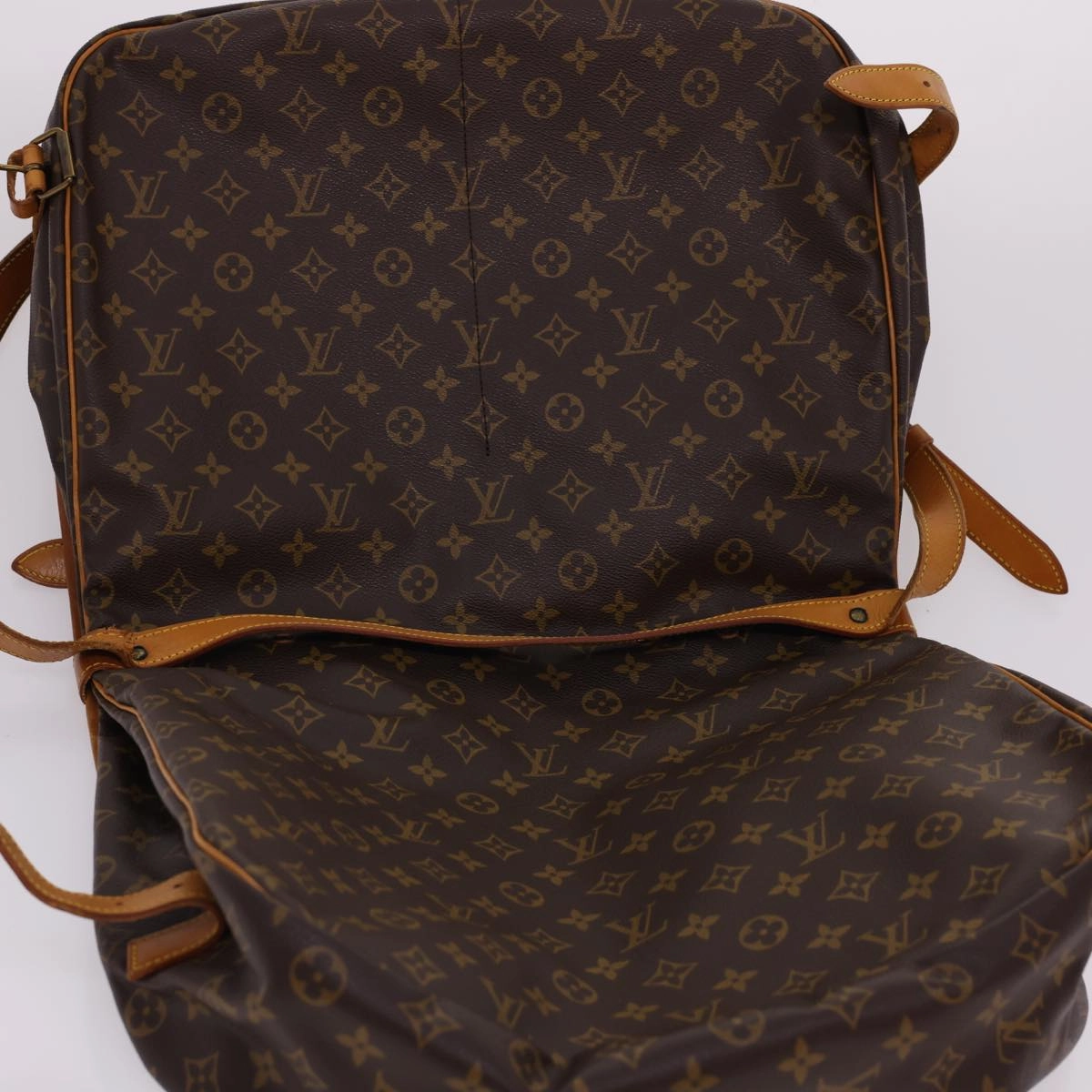 LOUIS VUITTON Monogram Saumur 43 Shoulder Bag M42252 LV 40442