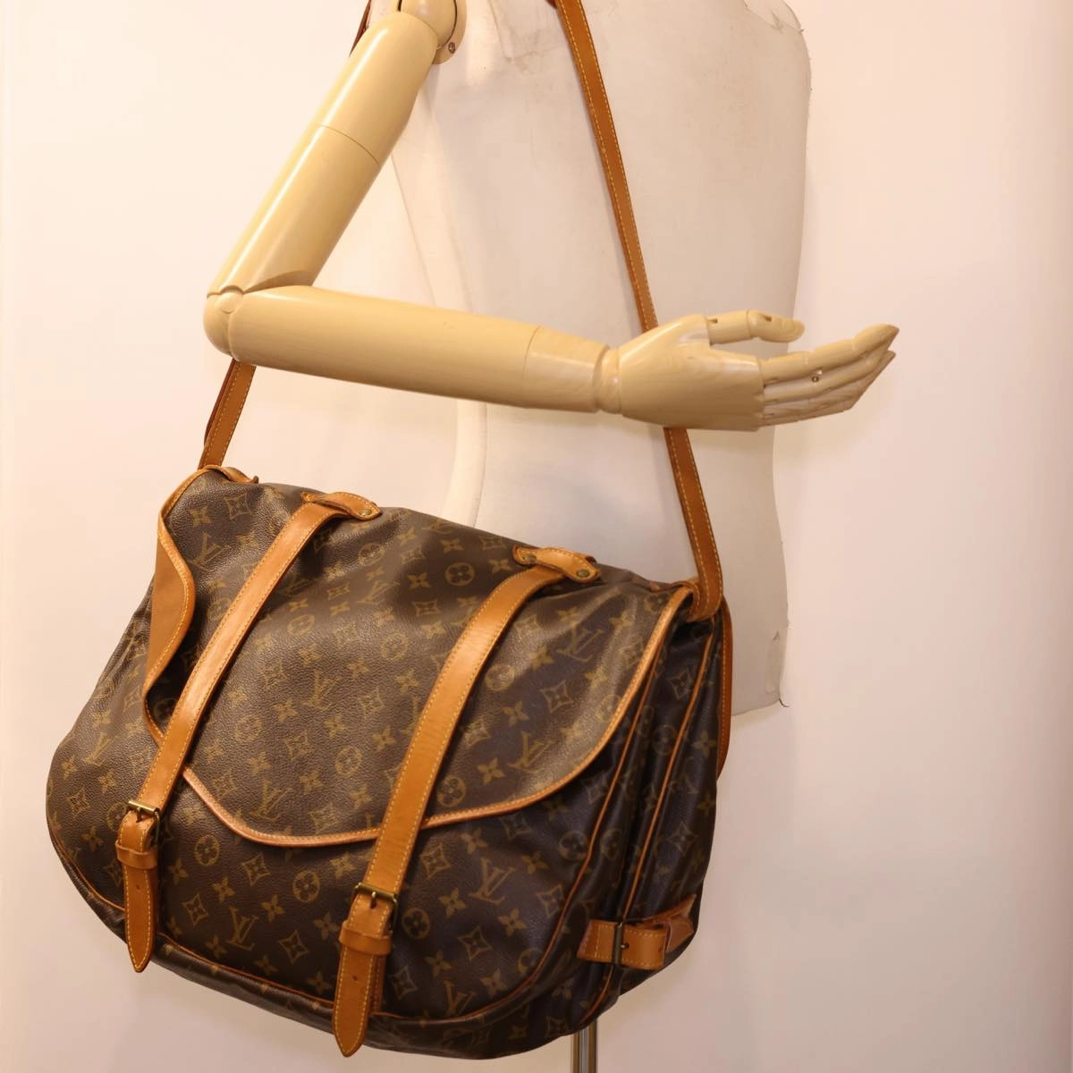 LOUIS VUITTON Monogram Saumur 43 Shoulder Bag M42252 LV 40442