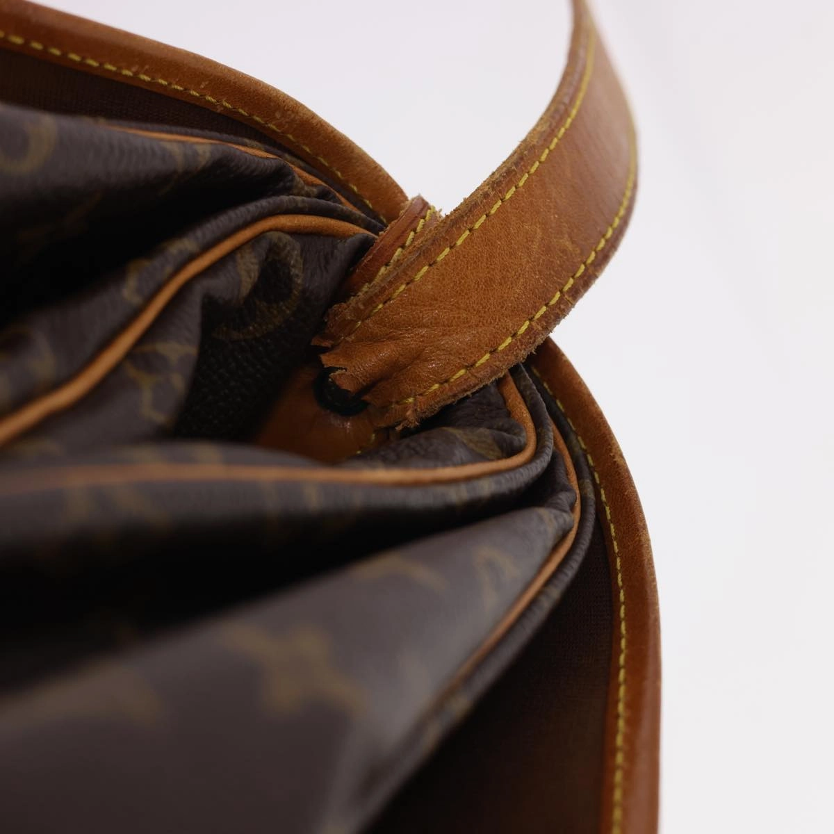 LOUIS VUITTON Monogram Saumur 43 Shoulder Bag M42252 LV 40442