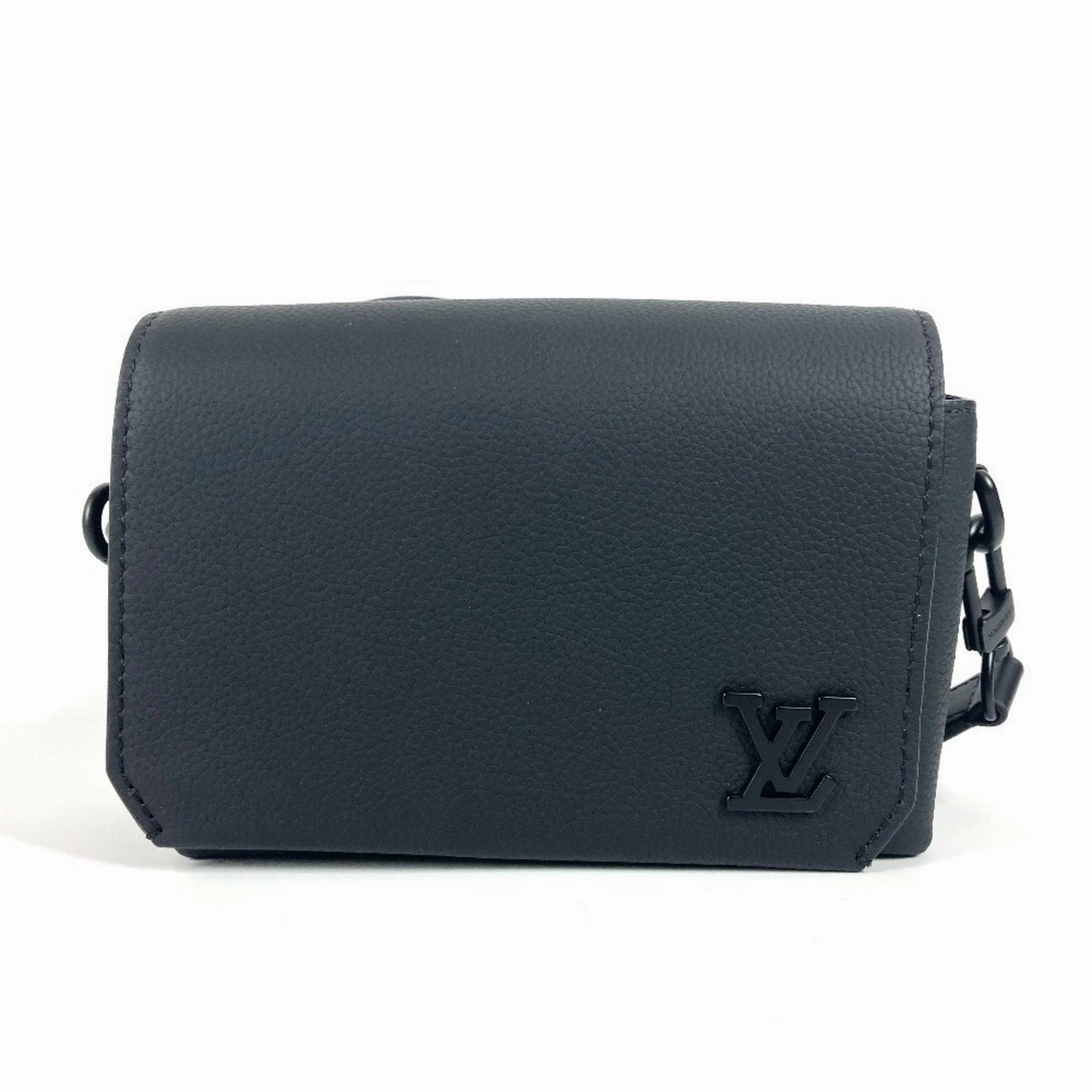 Louis Vuitton Noir Leather Shoulder Bag (Pre-Owned)
