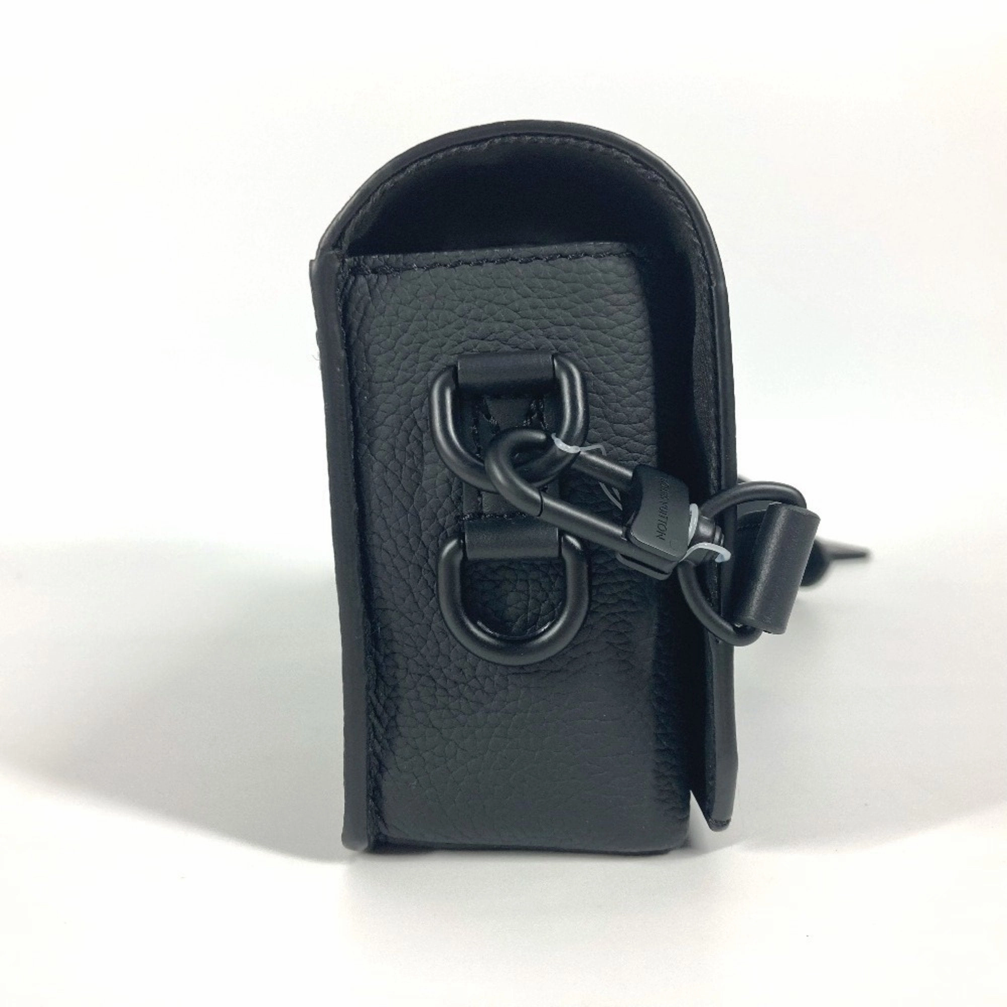 Louis Vuitton Noir Leather Shoulder Bag (Pre-Owned)