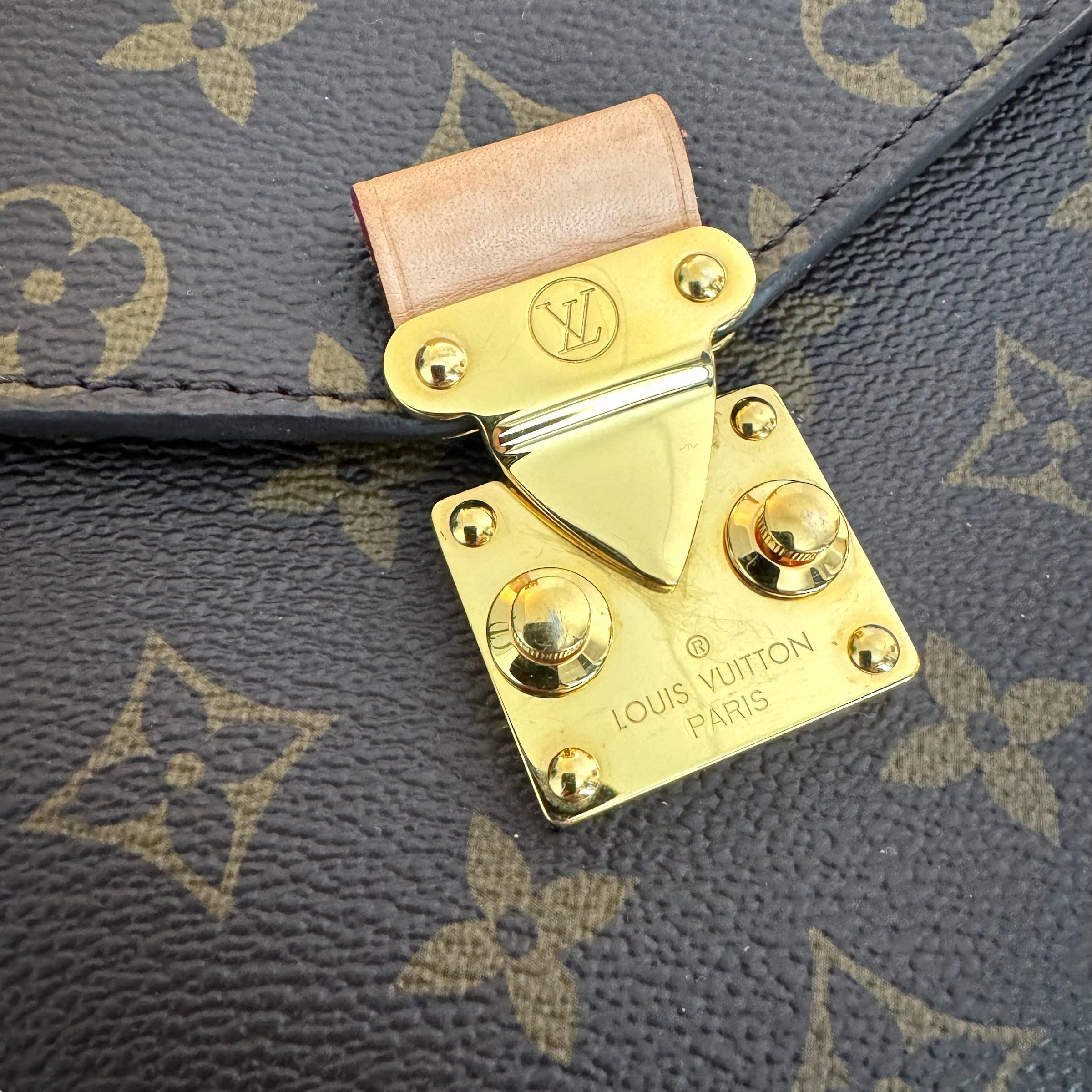 Louis Vuitton Pochette Metis Monogram Canvas Crossbody / HandBag
