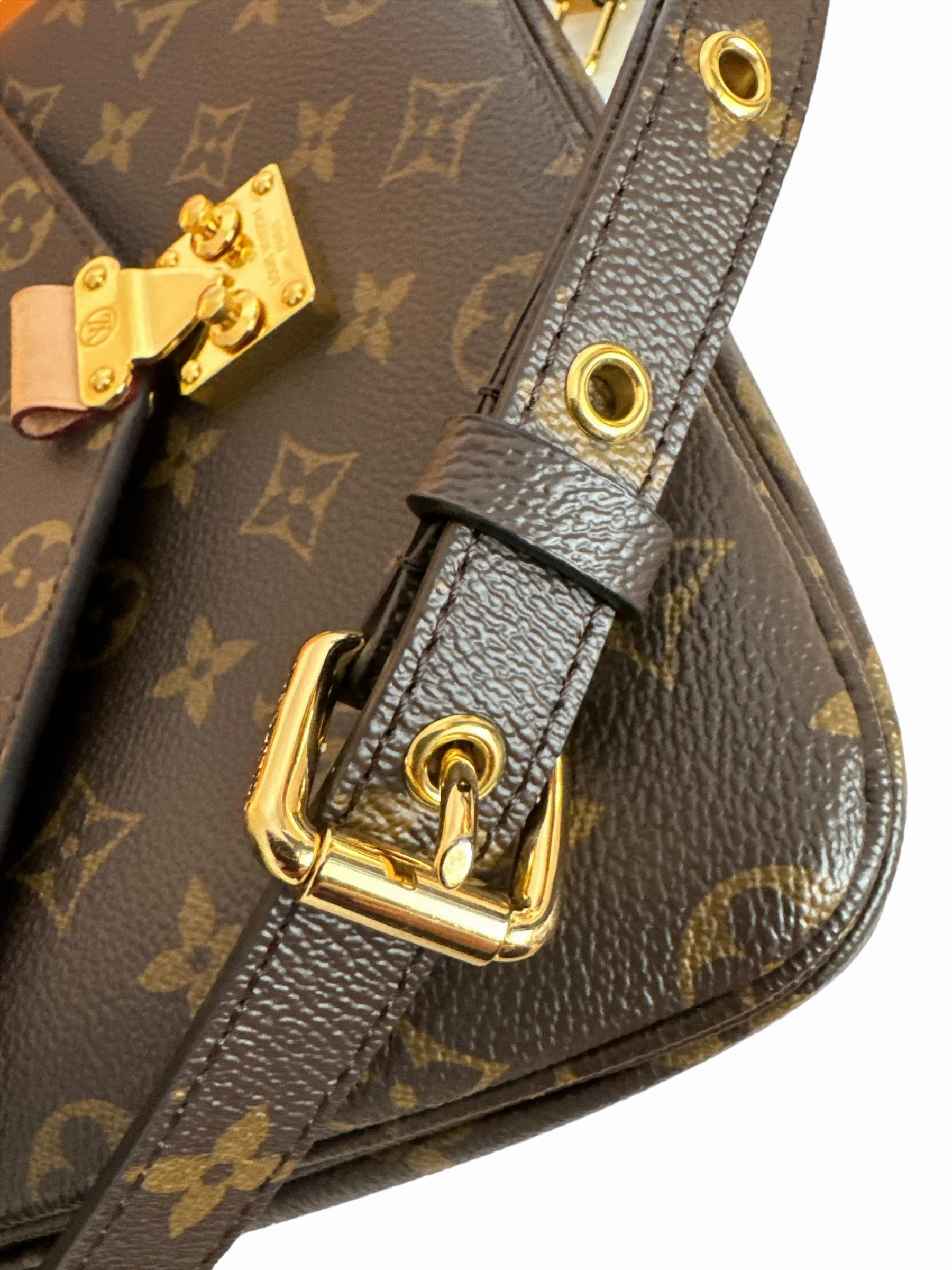 Louis Vuitton Pochette Metis Monogram Canvas Crossbody / HandBag