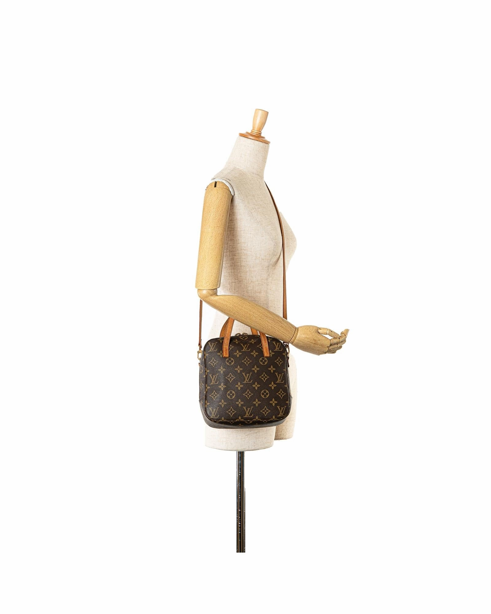 Louis Vuitton Pochette Metis Monogram Shoulder Bag