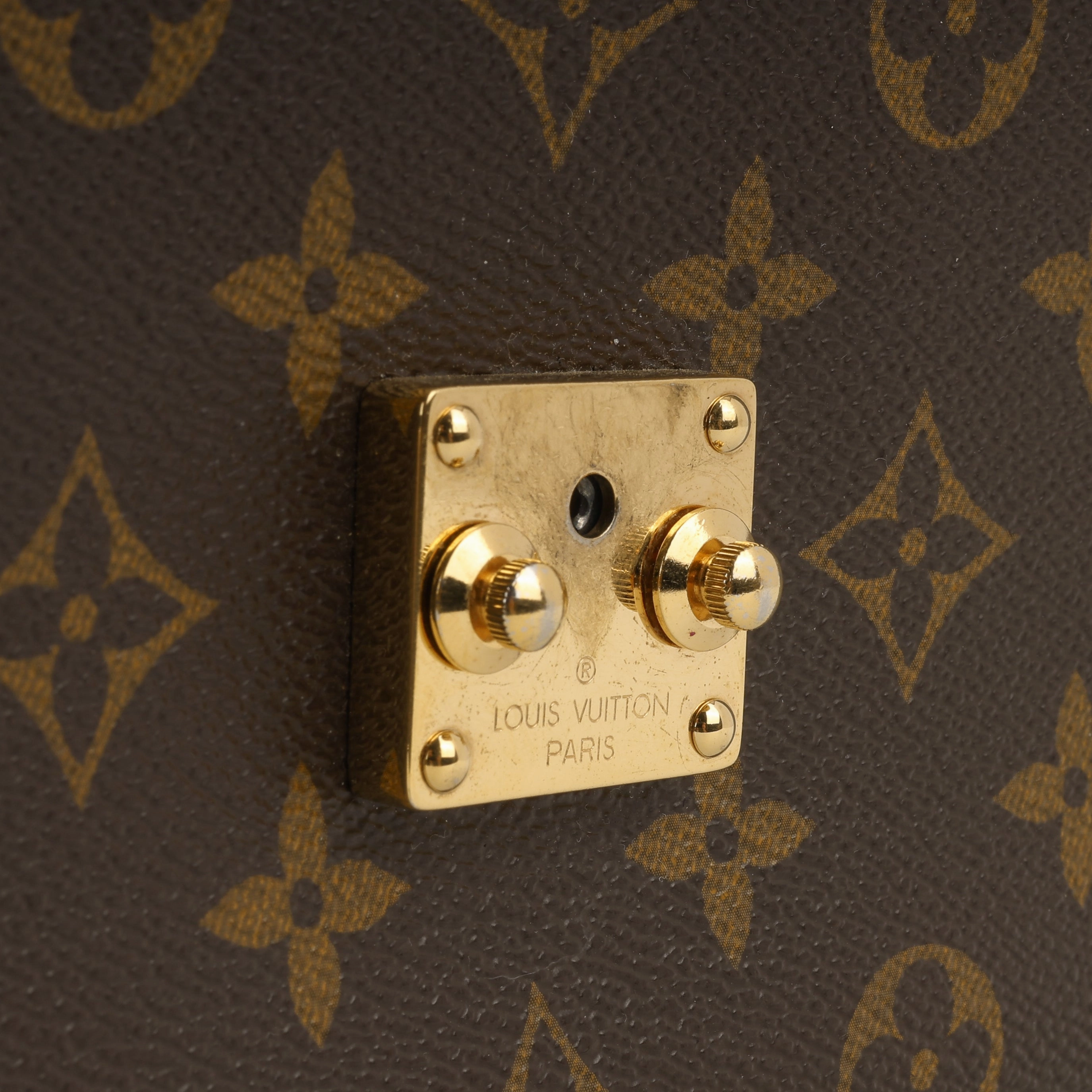 Louis Vuitton Pochette Mtis