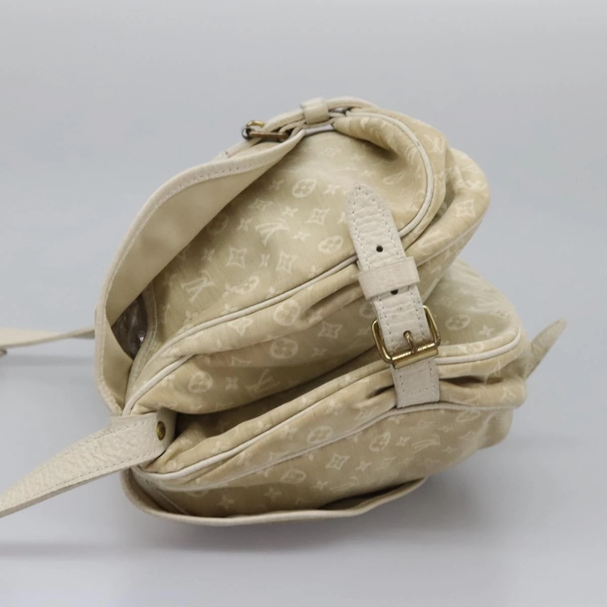 Louis Vuitton Saumur Canvas Shoulder Bag (Pre-Owned)