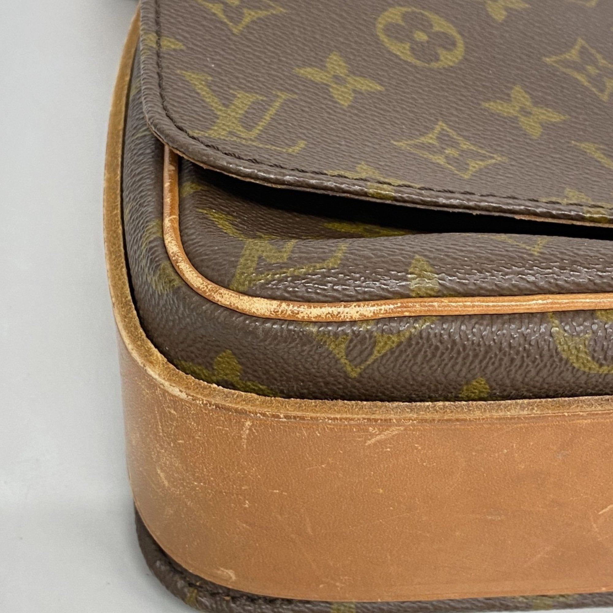 Louis Vuitton Shoulder Bag (Pre-Owned)