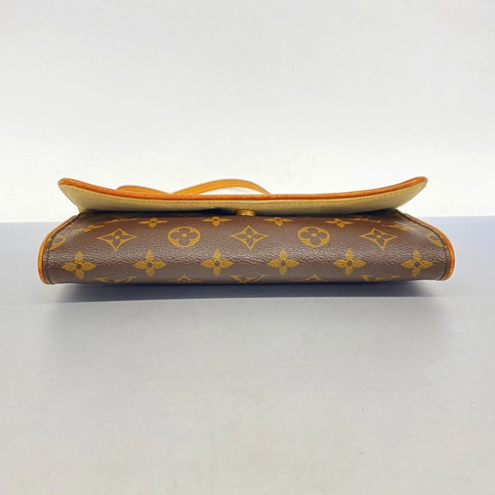 Louis Vuitton Shoulder Bag (Pre-Owned)