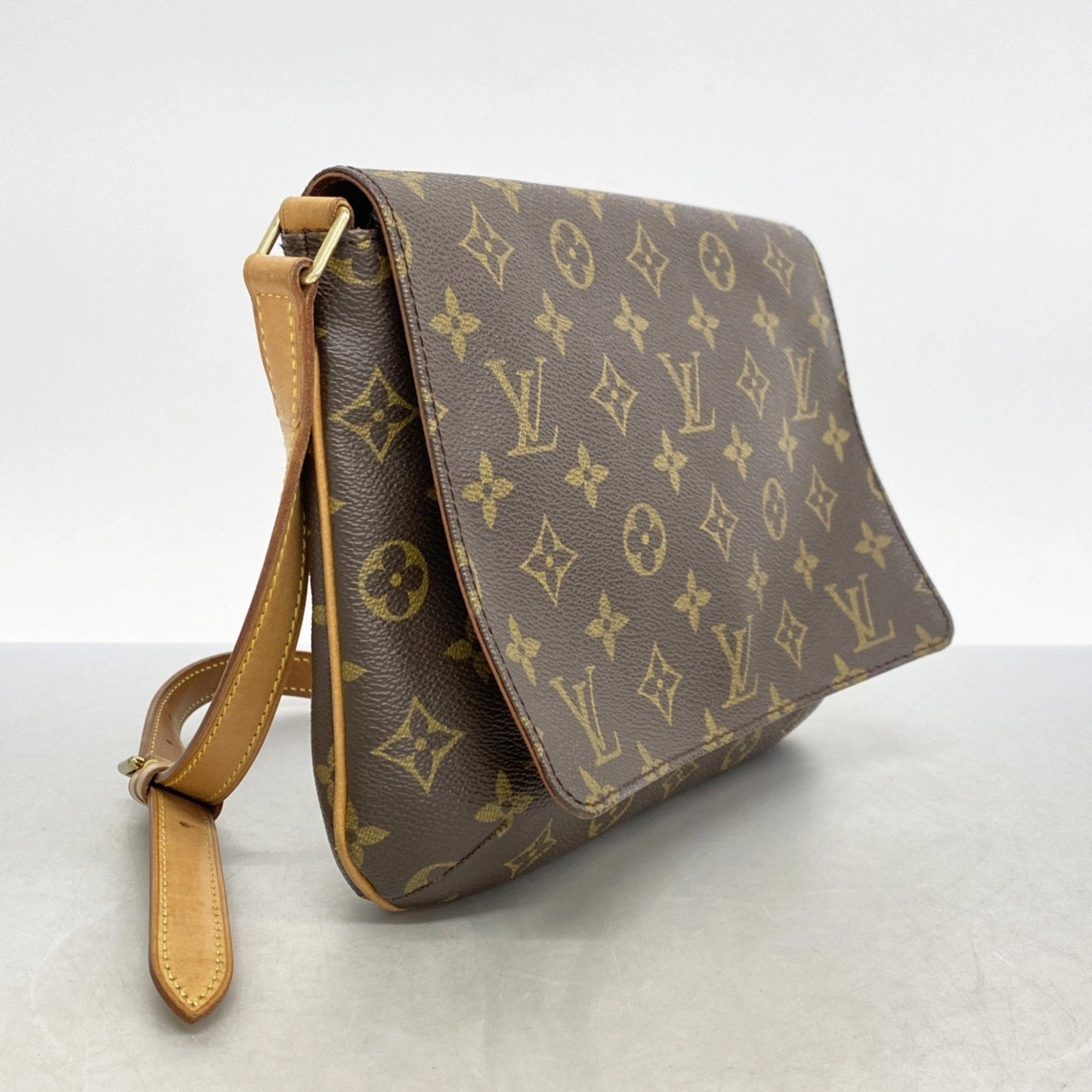 Louis Vuitton Shoulder Bag (Pre-Owned)