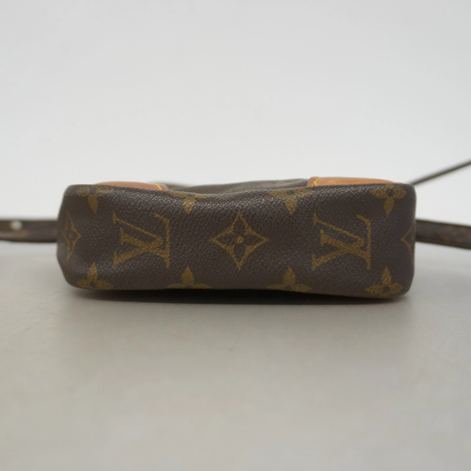 Louis Vuitton Shoulder Bag (Pre-Owned)