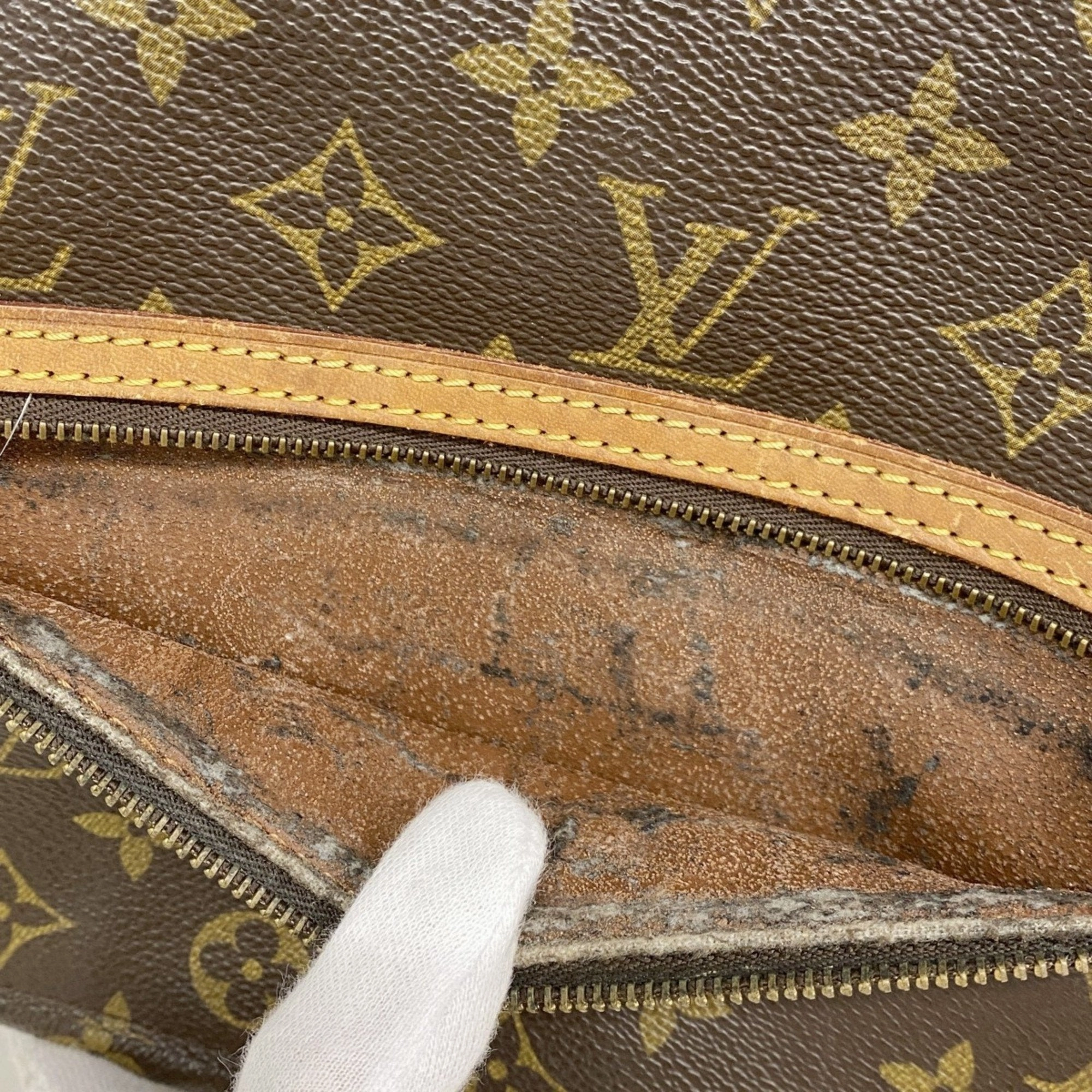 Louis Vuitton Shoulder Bag (Pre-Owned)