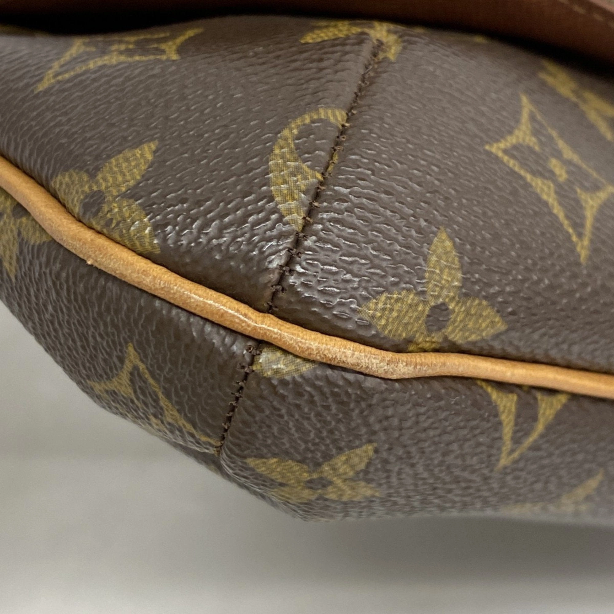 Louis Vuitton Shoulder Bag (Pre-Owned)