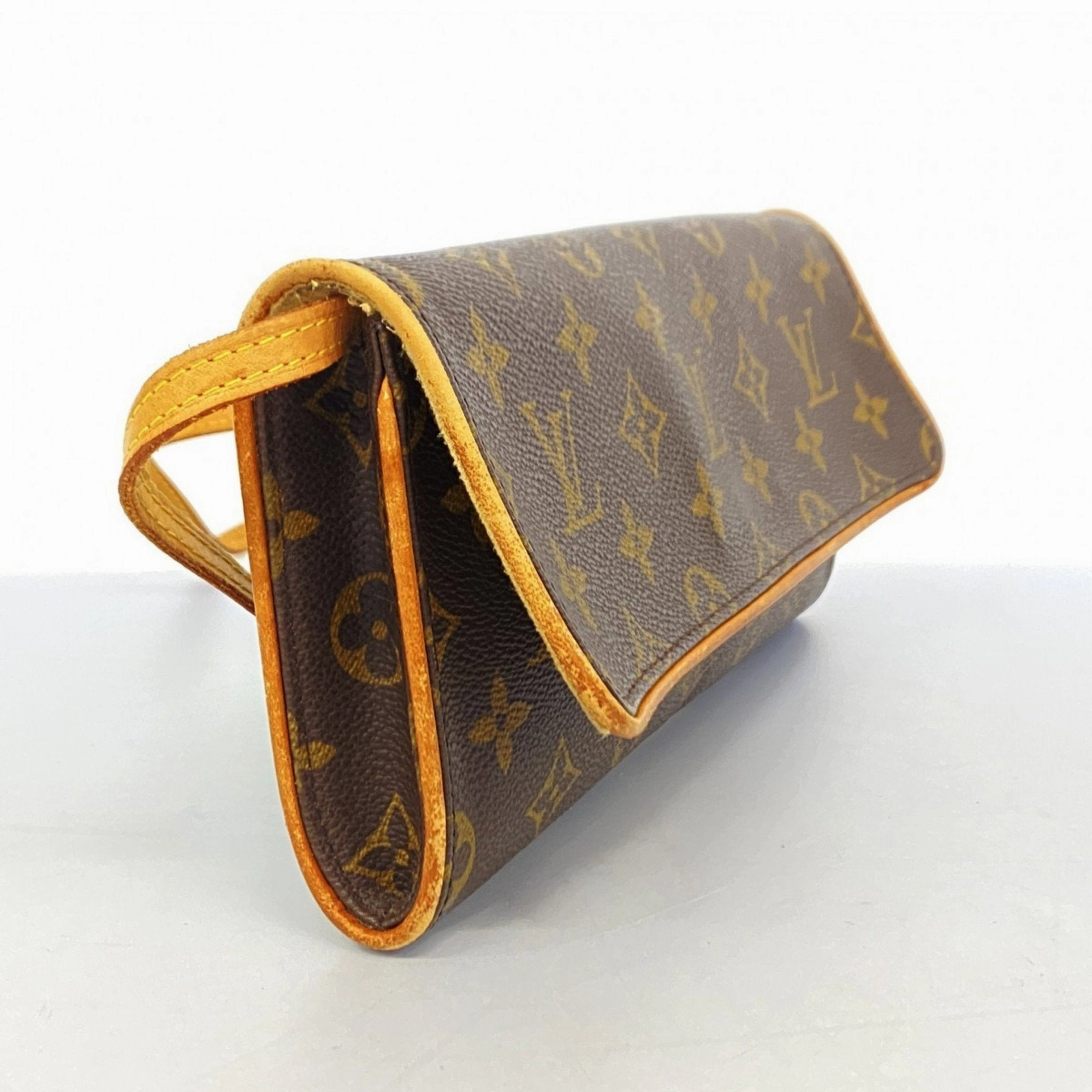 Louis Vuitton Shoulder Bag (Pre-Owned)