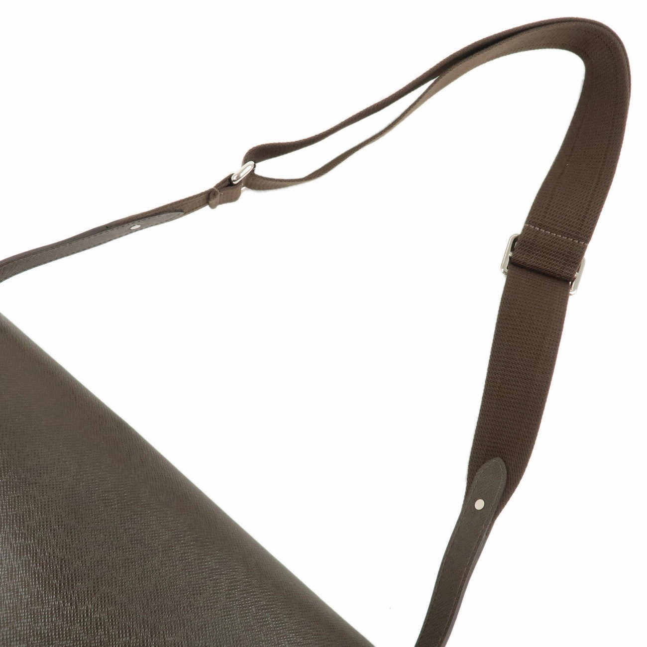 Louis Vuitton Taiga Alexei Shoulder Bag Grizzly Brown M32478
