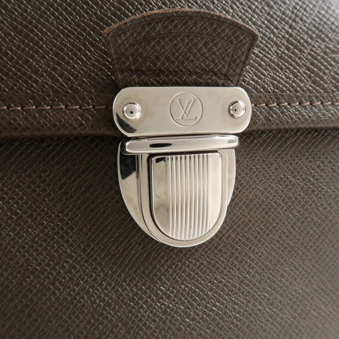Louis Vuitton Taiga Alexei Shoulder Bag Grizzly Brown M32478
