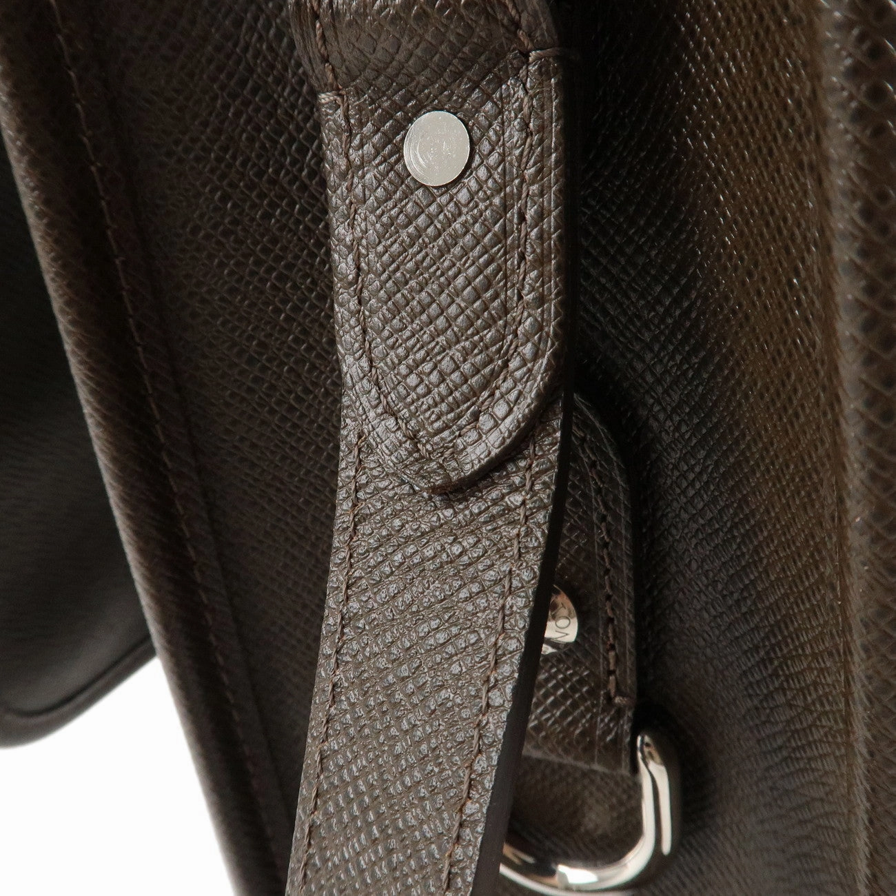 Louis Vuitton Taiga Alexei Shoulder Bag Grizzly Brown M32478