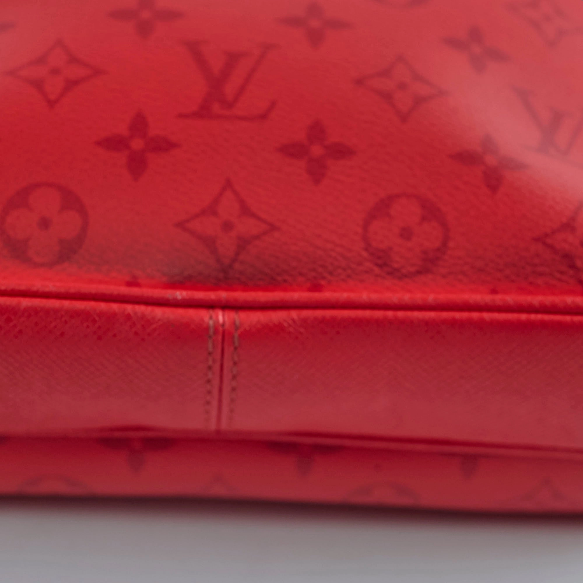 Louis Vuitton Taigarama Men's Messenger Bag Red