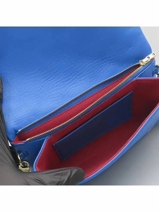 M80743 Crossbody Bag