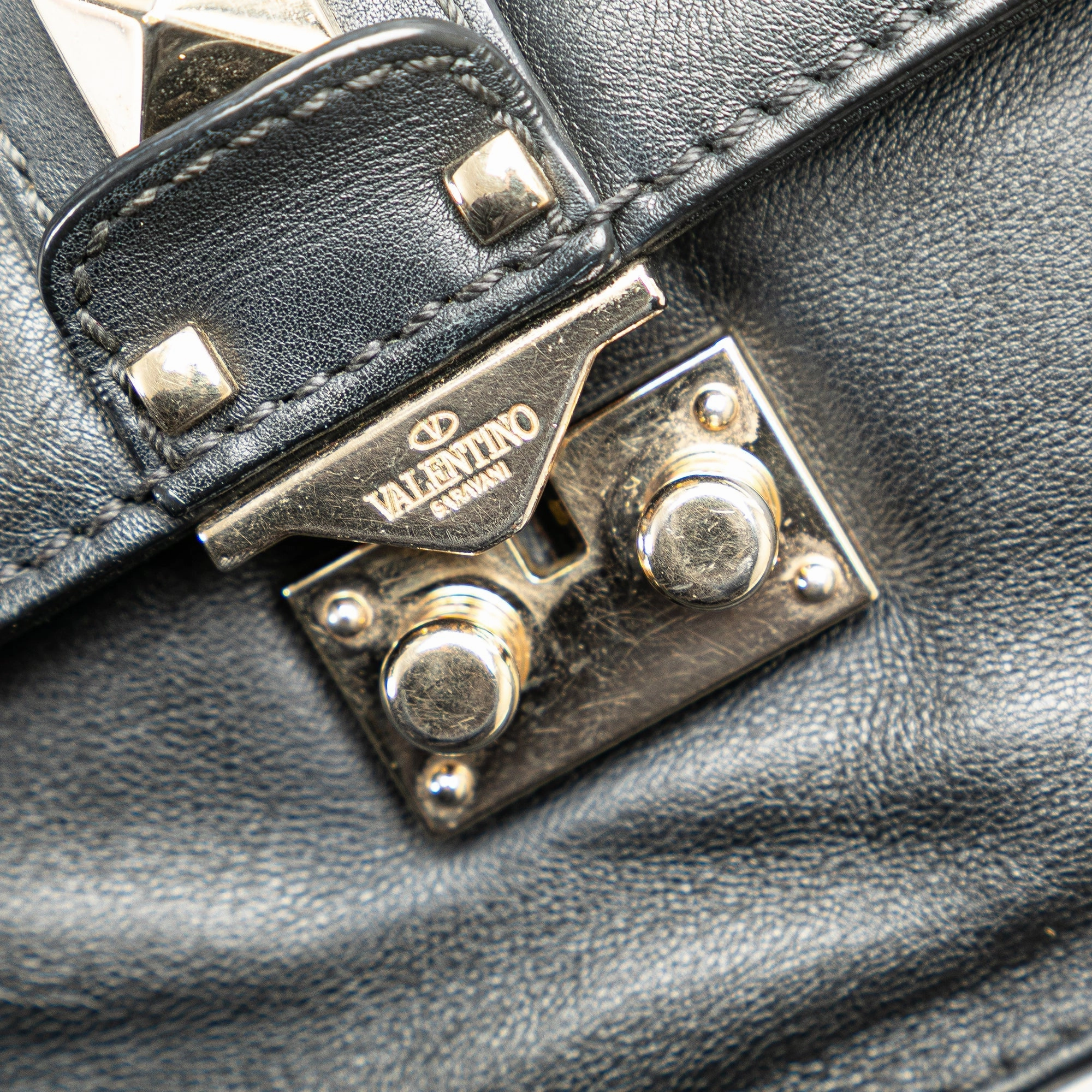 Medium Rockstud Glam Lock Crossbody