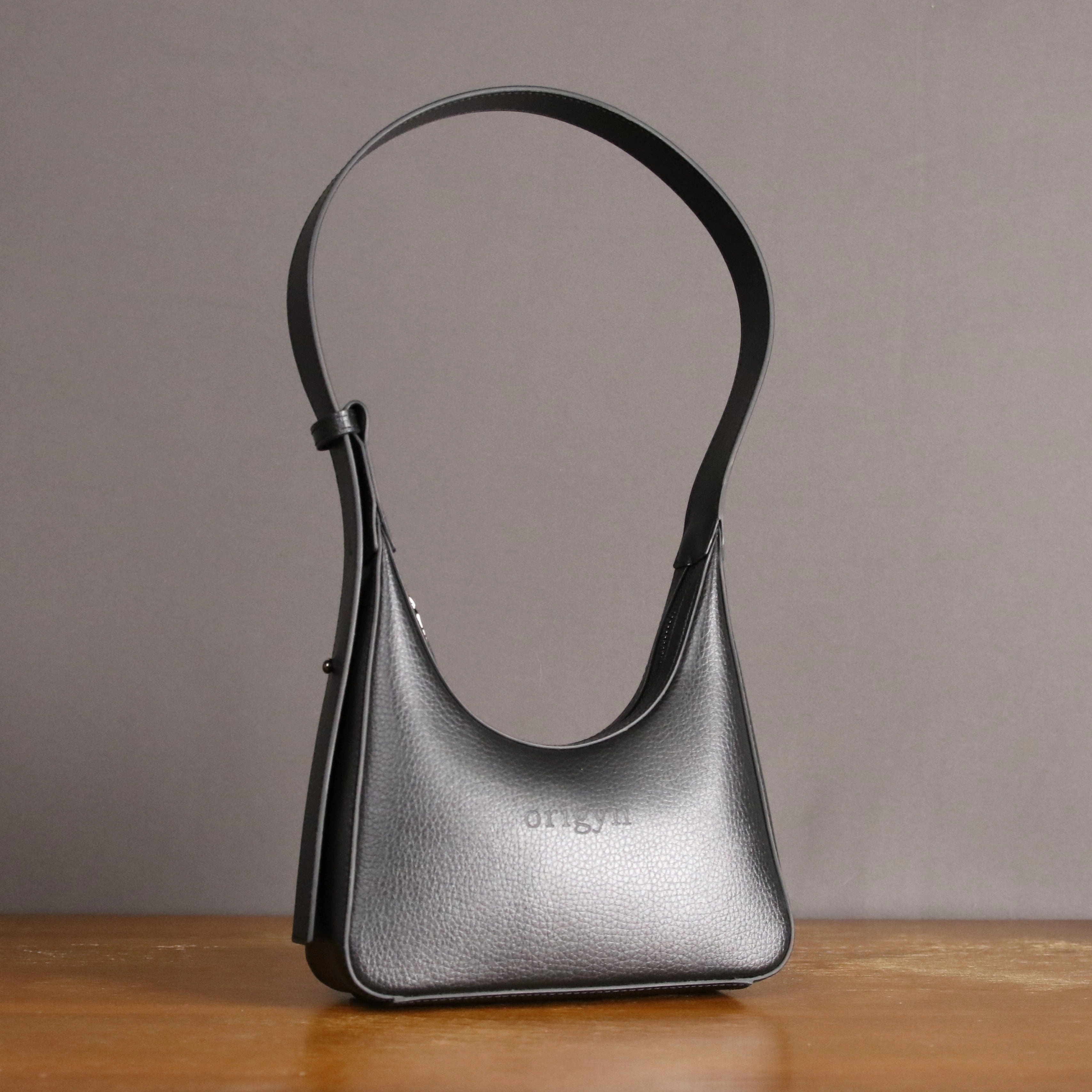 Origyn 01 MIRUM Leather Vegan Shoulder Bag | Black