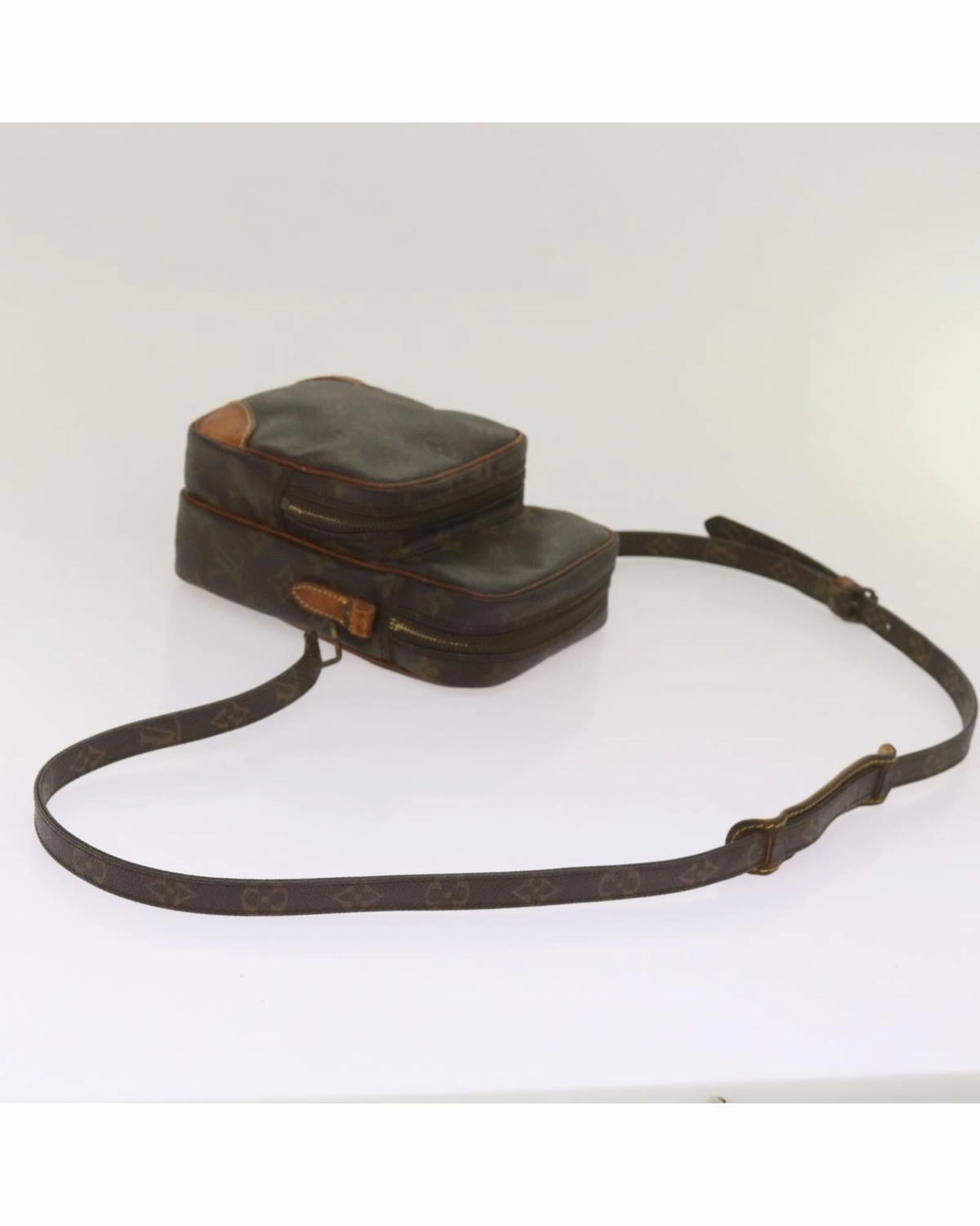 Pochette Crossbody Bag Model M51801