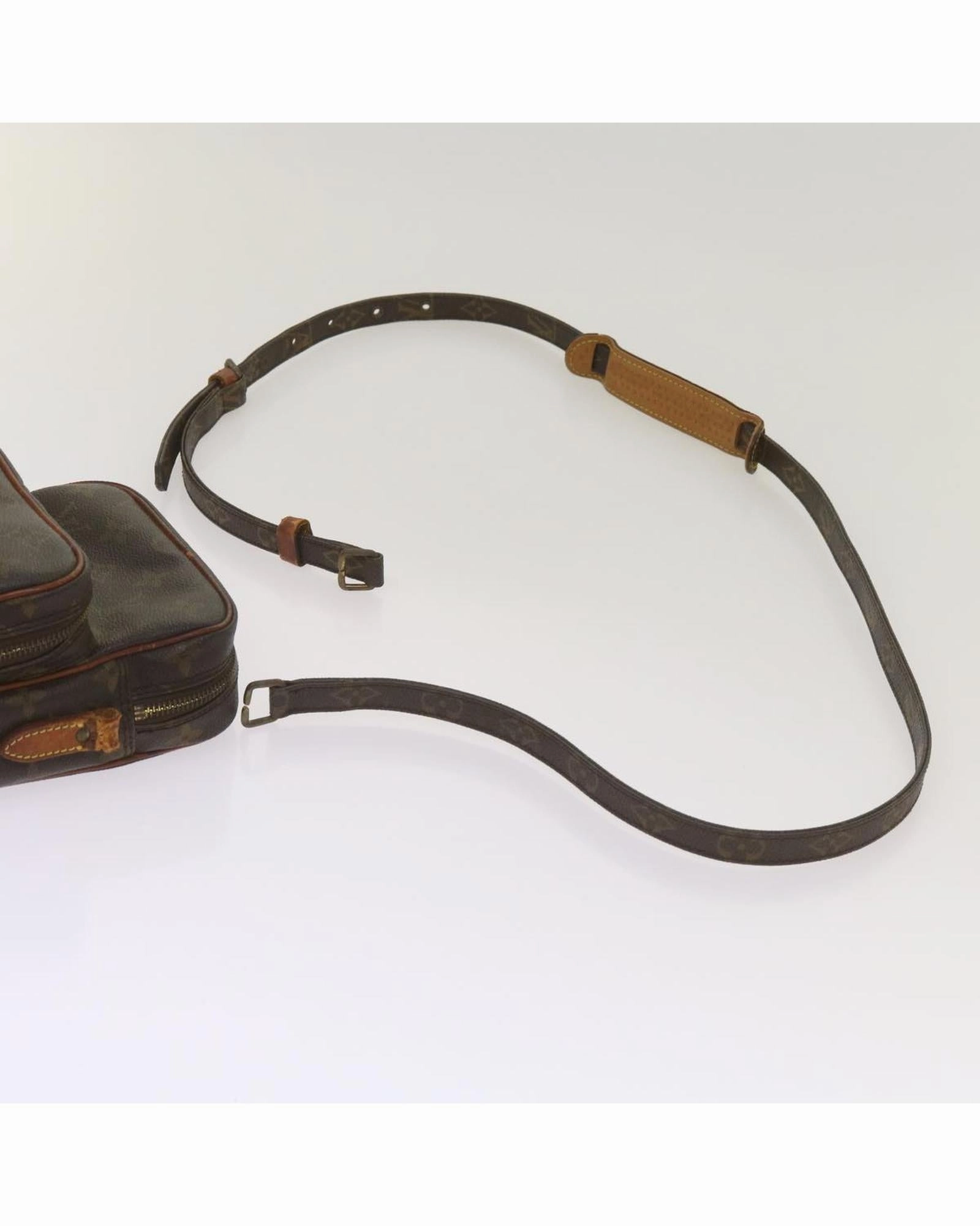 Pochette Crossbody Bag Model M51801