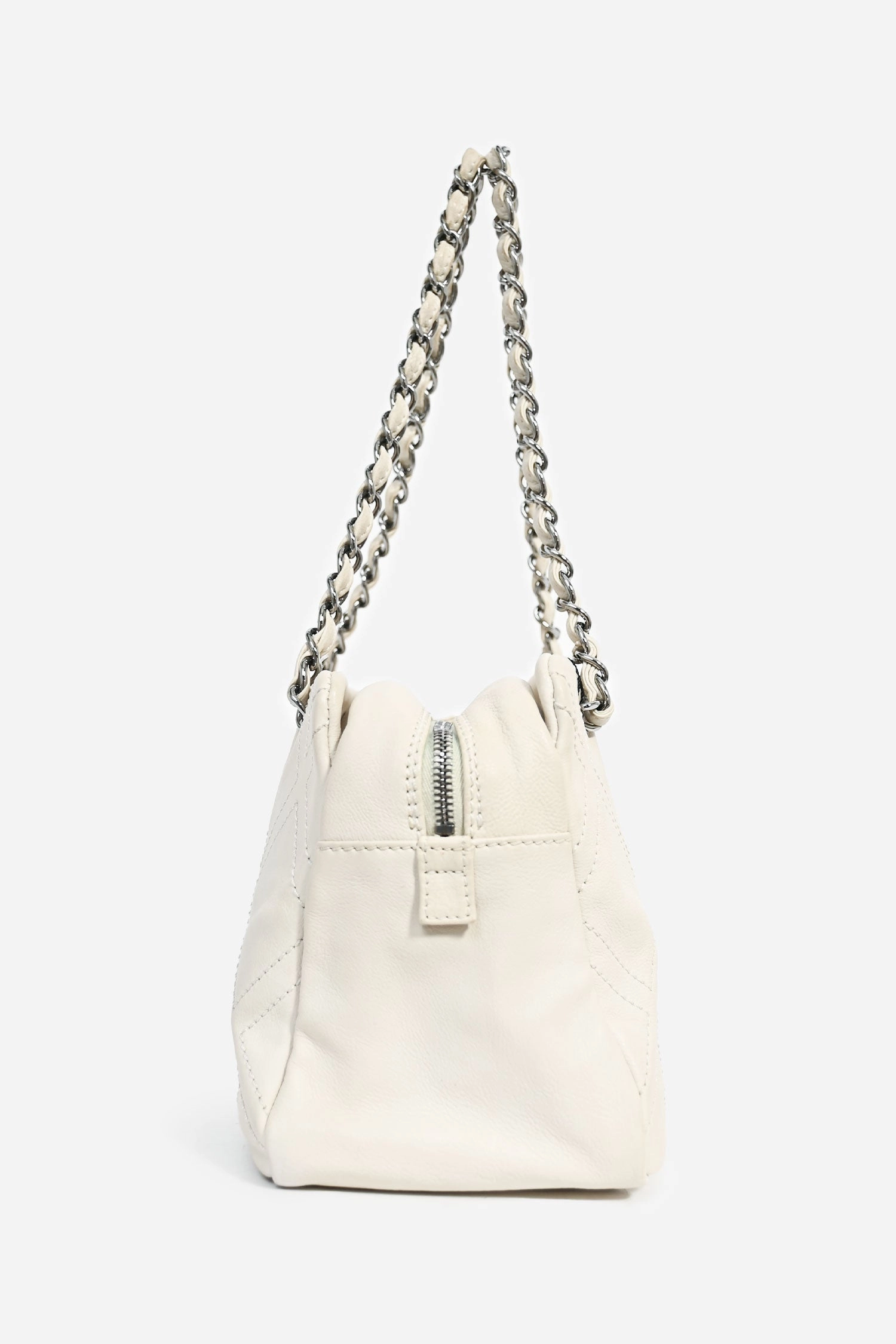 Pre-Loved Chanel 2005 Off-White Calfskin Diamond Stitch Shoulder Bag