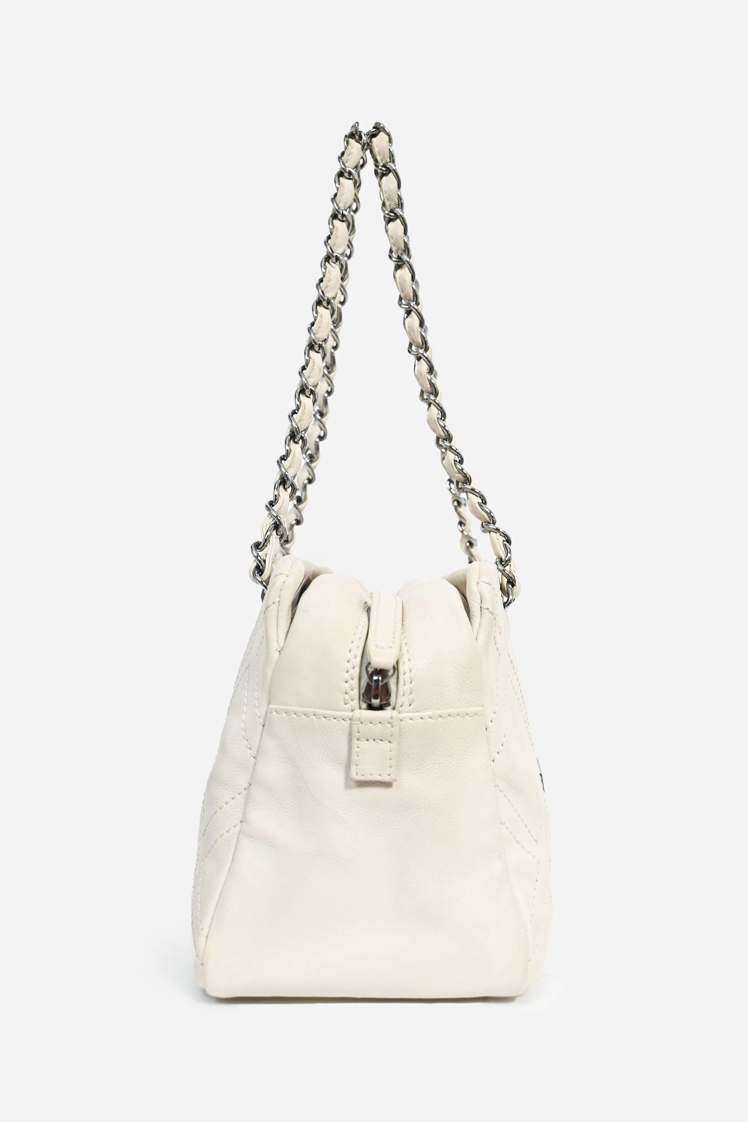 Pre-Loved Chanel 2005 Off-White Calfskin Diamond Stitch Shoulder Bag