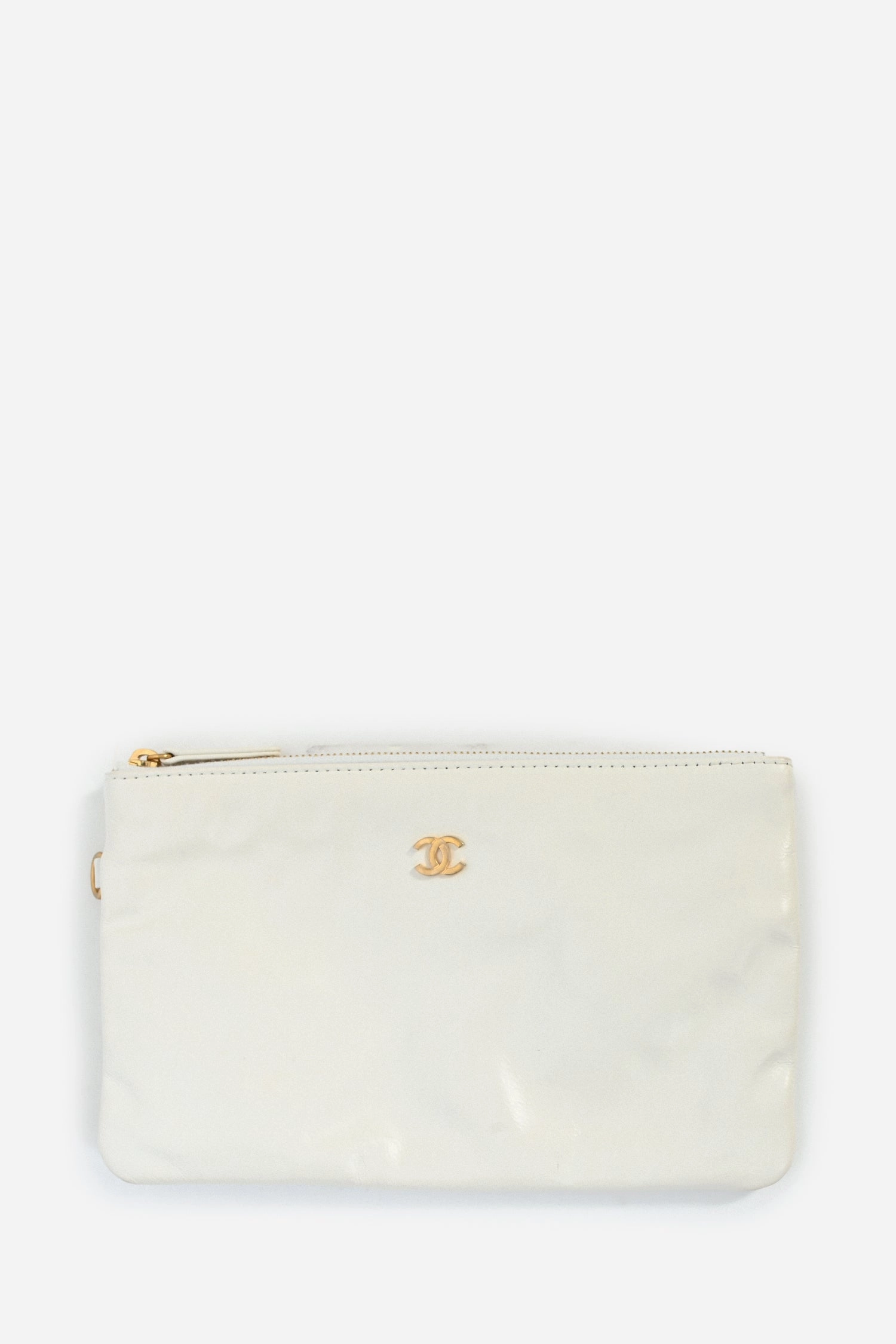 Pre-Loved Chanel White Leather Small Chanel 22 Shoulder Bag