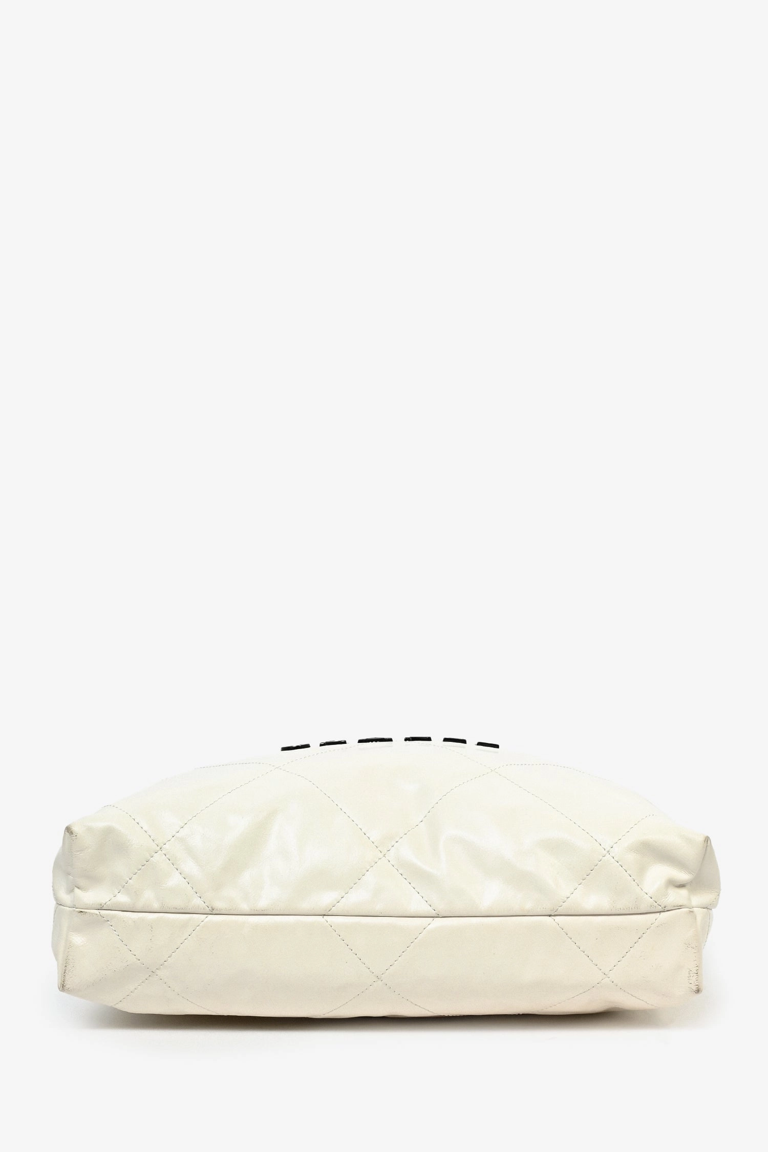 Pre-Loved Chanel White Leather Small Chanel 22 Shoulder Bag