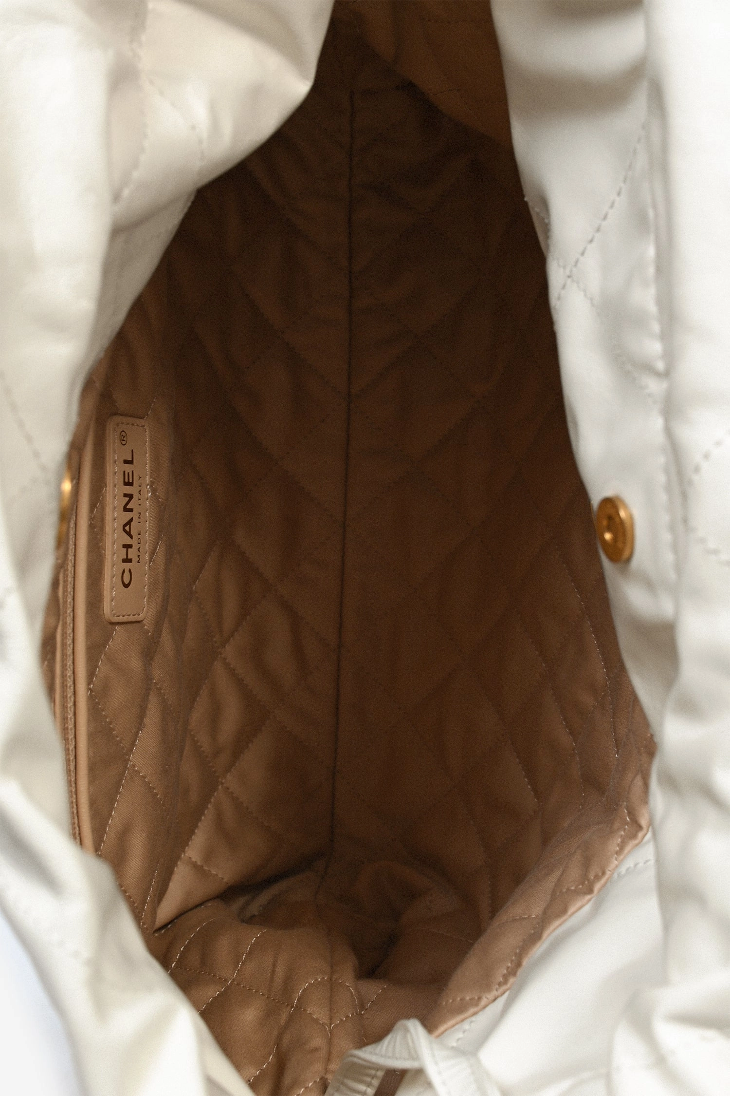 Pre-Loved Chanel White Leather Small Chanel 22 Shoulder Bag