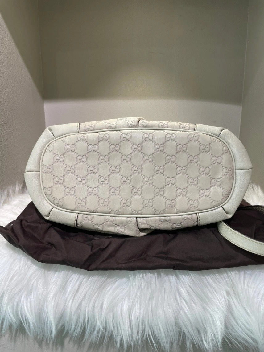 Pre-loved GUCCI GG Canvas Shoulder Bag Off-White Medium