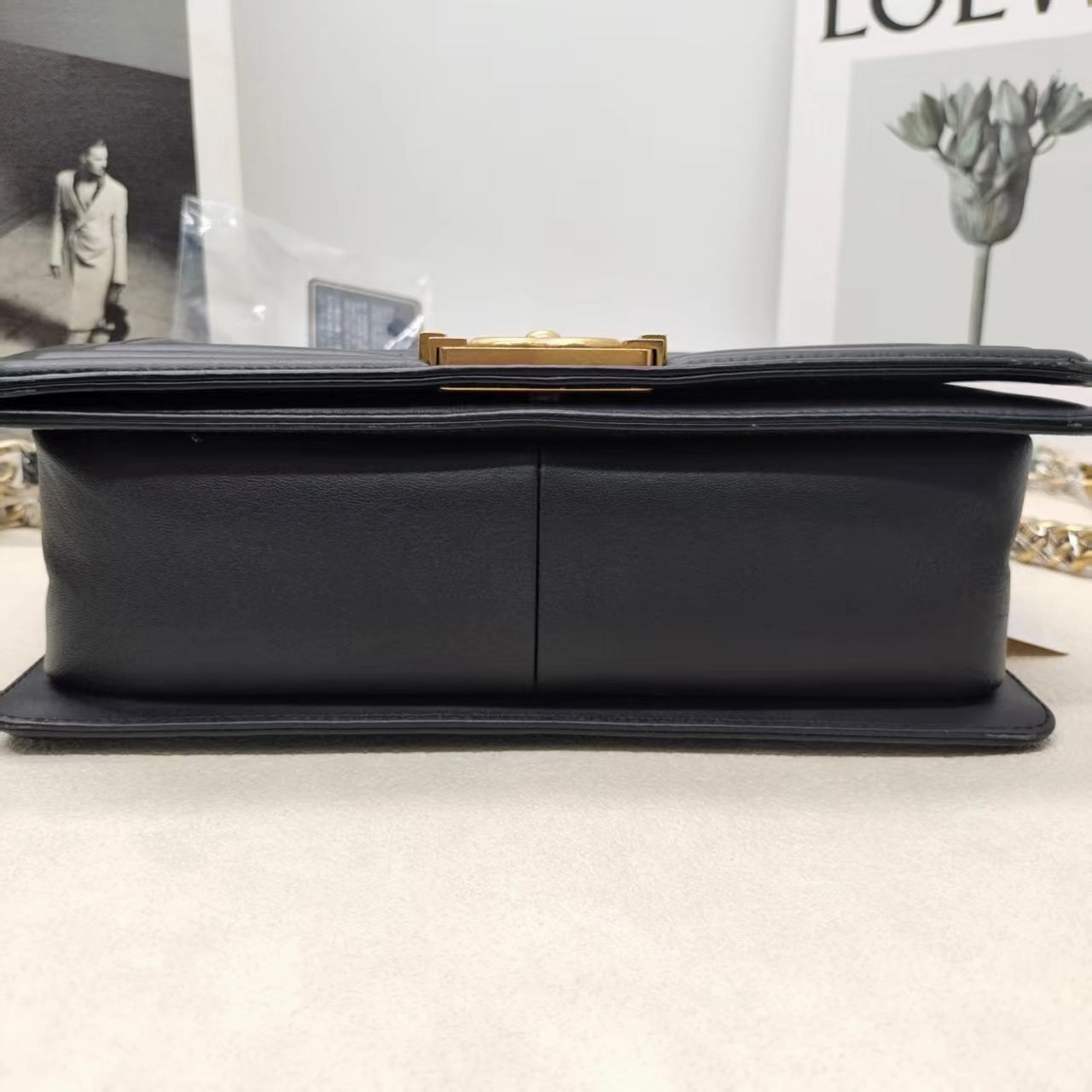 Preloved Chanel Le Boy Medium Black Leather Shoulder Bag