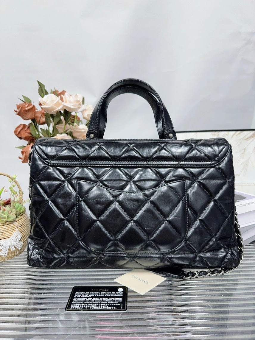 Preloved Chanel Quilted Black Leather Shoulder Bag HFY