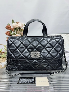 Preloved Chanel Quilted Black Leather Shoulder Bag HFY