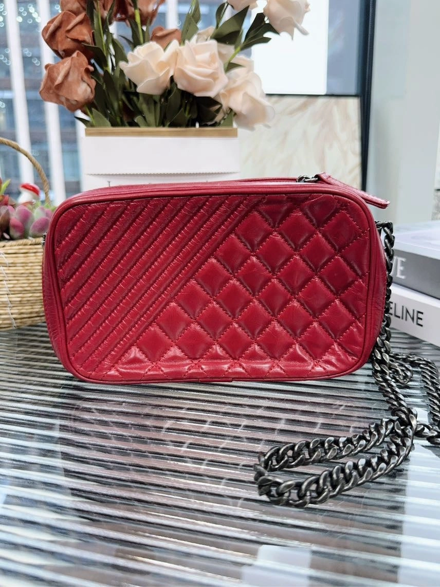 Preloved Chanel Quilted Camera Crossbody Bag in Red Leather