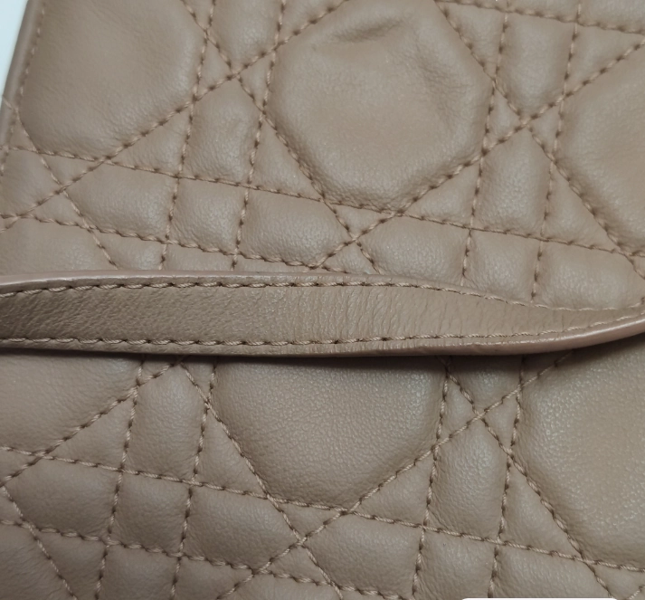 Preloved Dior Crossbody cowhide bag beige 11cm*20cm*1cm 250217781067249